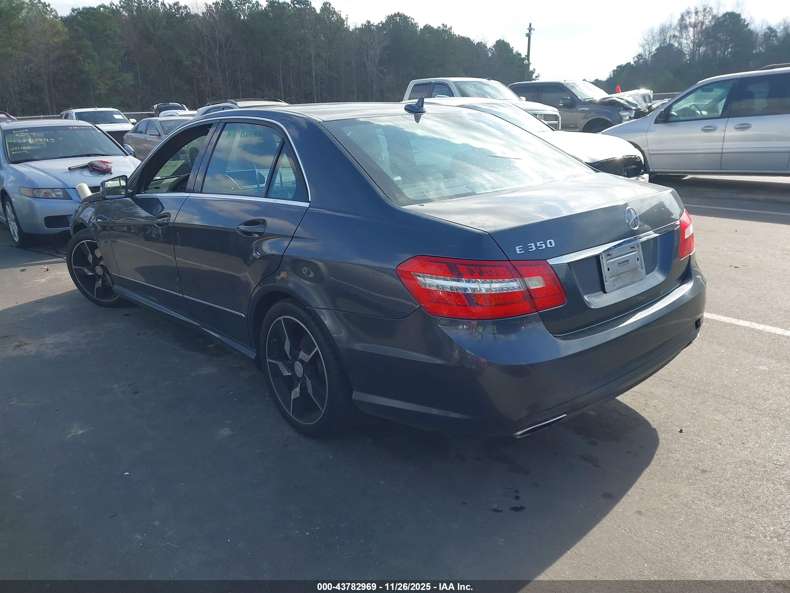 MERCEDES-BENZ E image 3