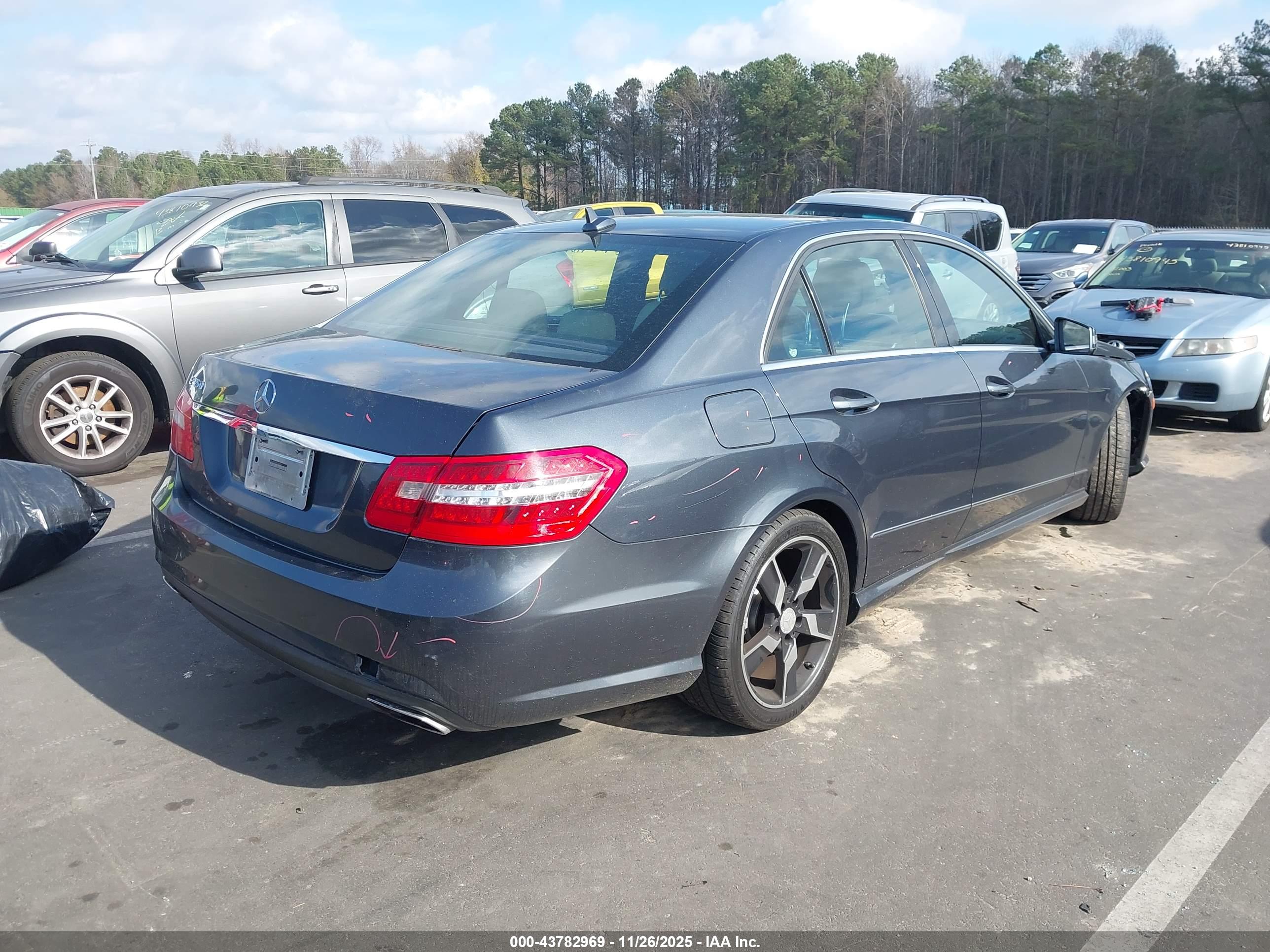 MERCEDES-BENZ E image 4
