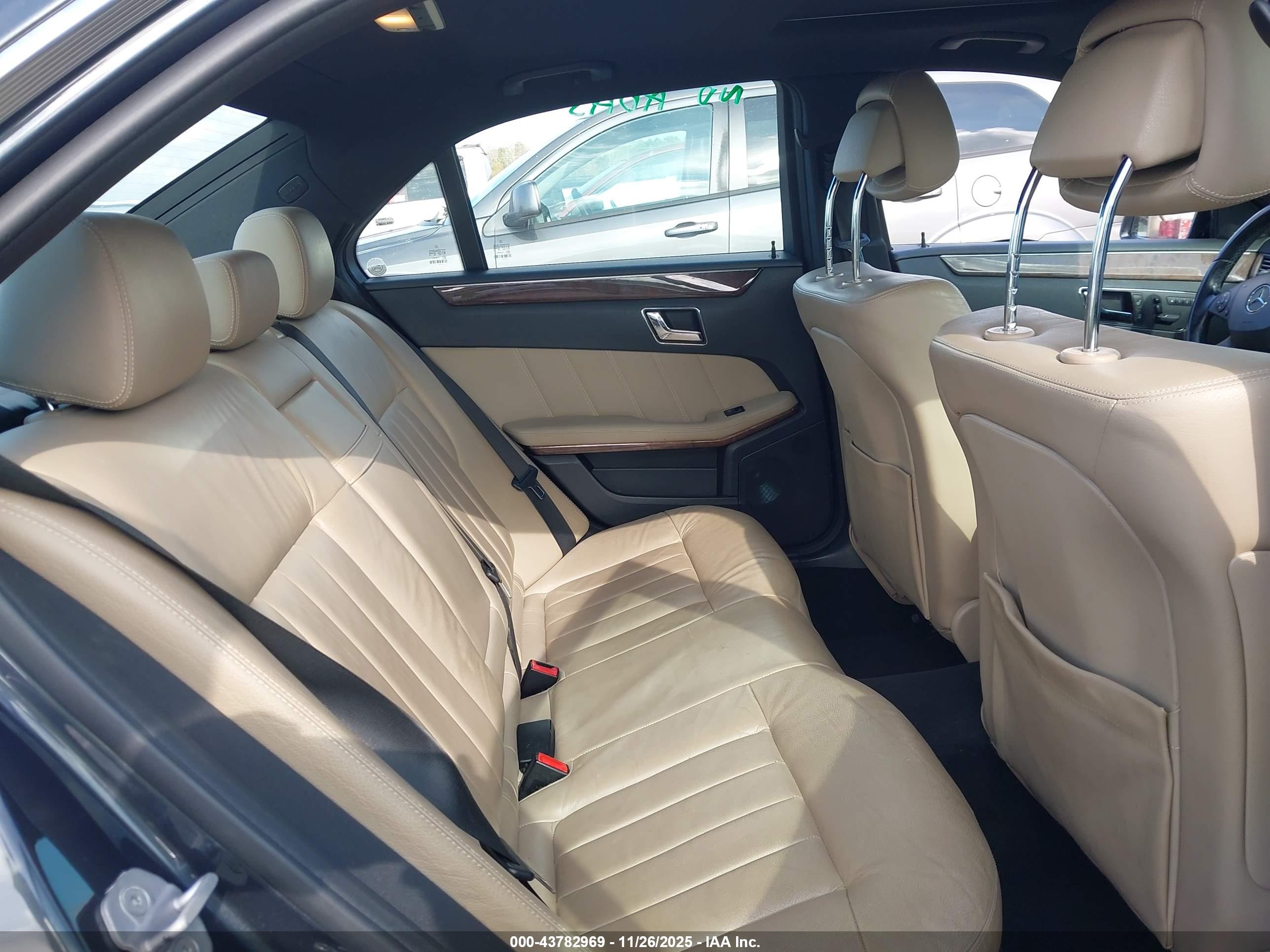 MERCEDES-BENZ E image 8