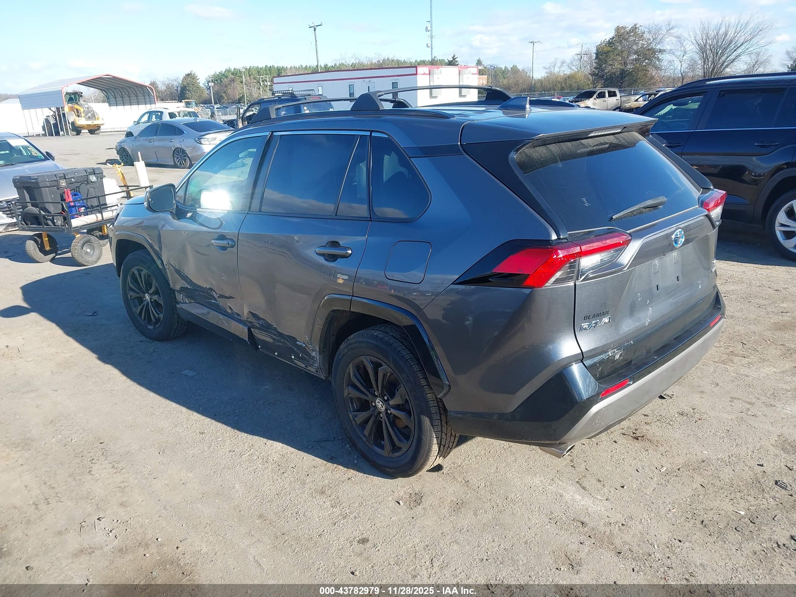 TOYOTA RAV4 image 3