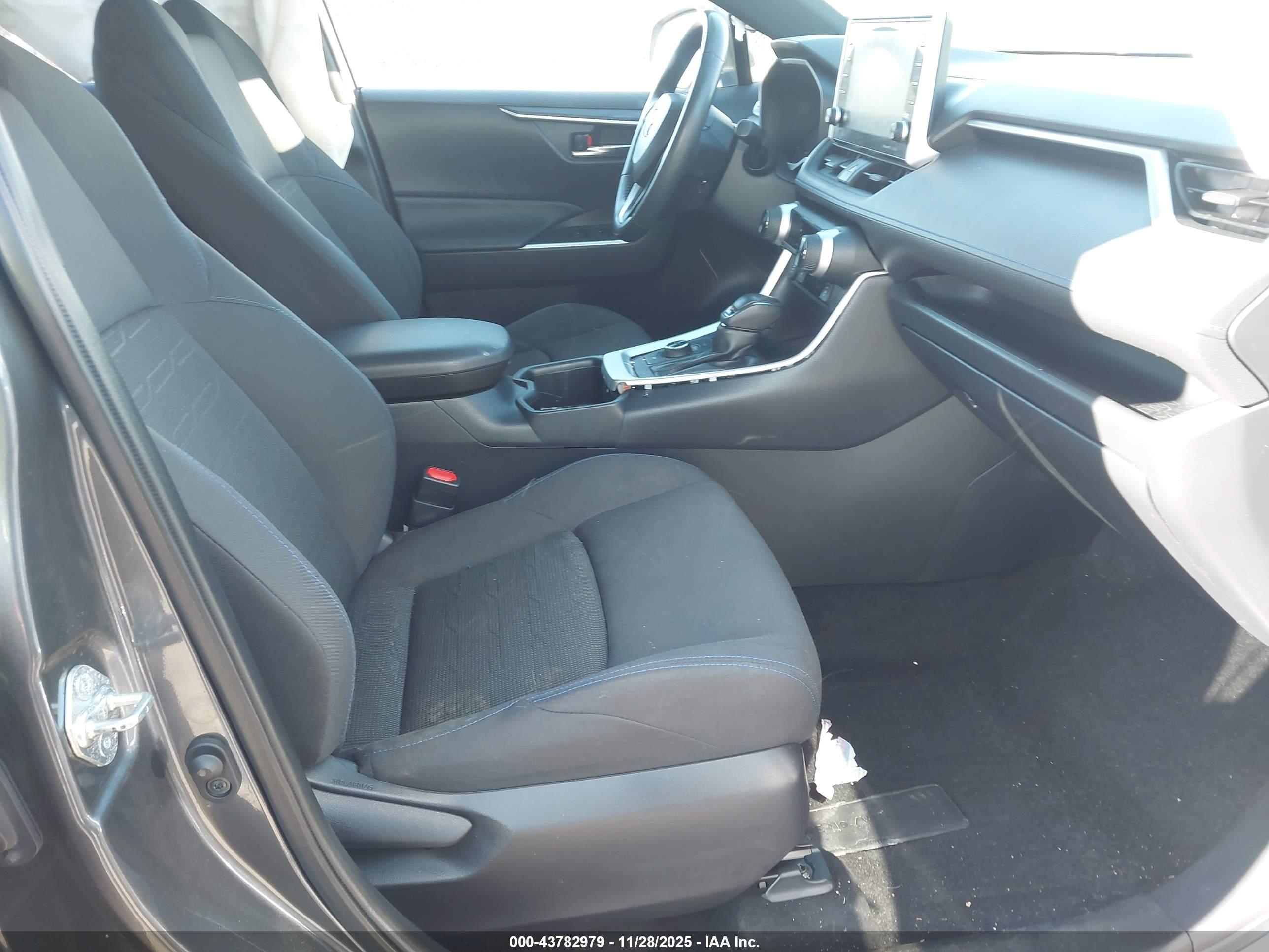 TOYOTA RAV4 image 5
