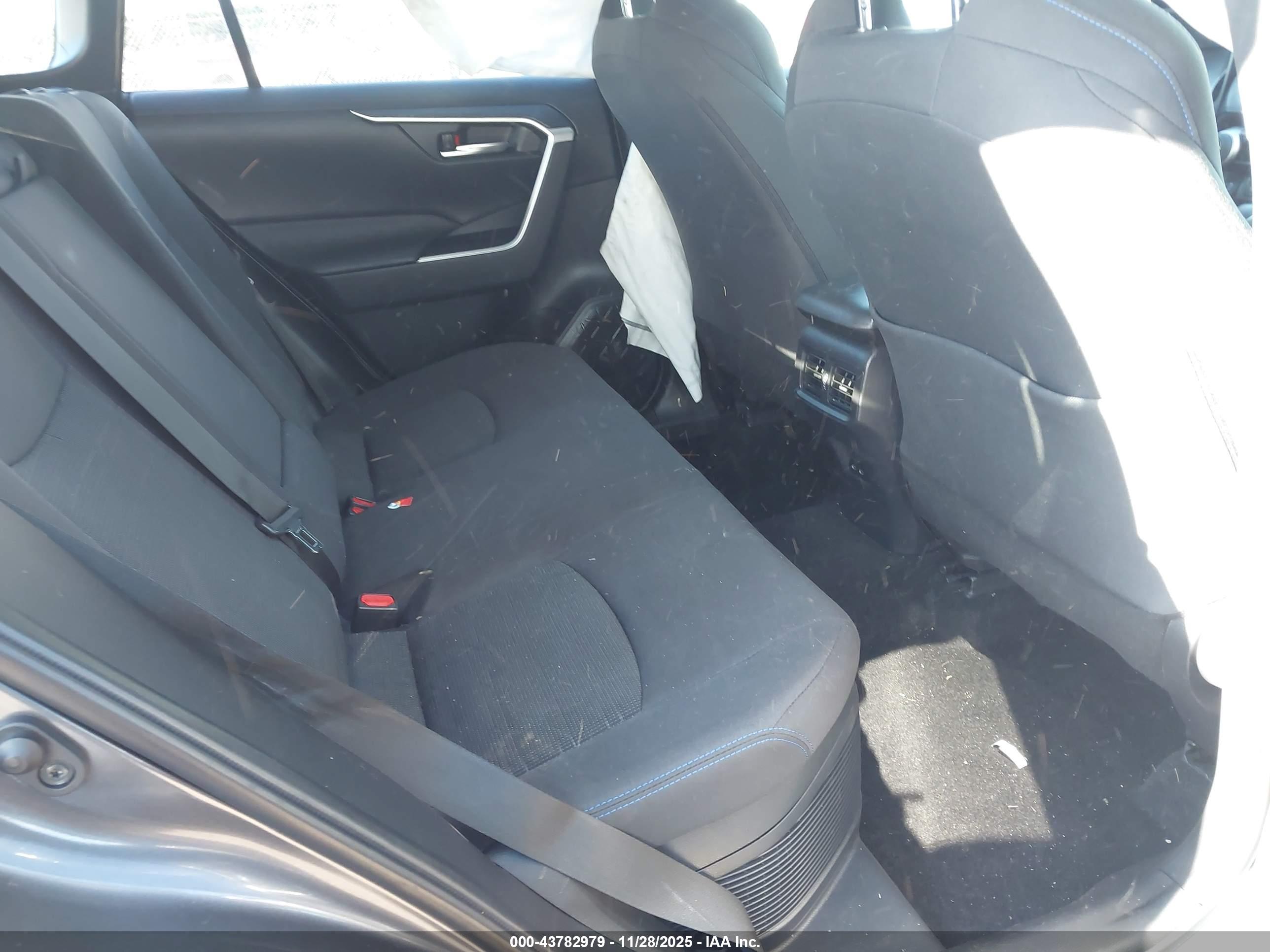 TOYOTA RAV4 image 8