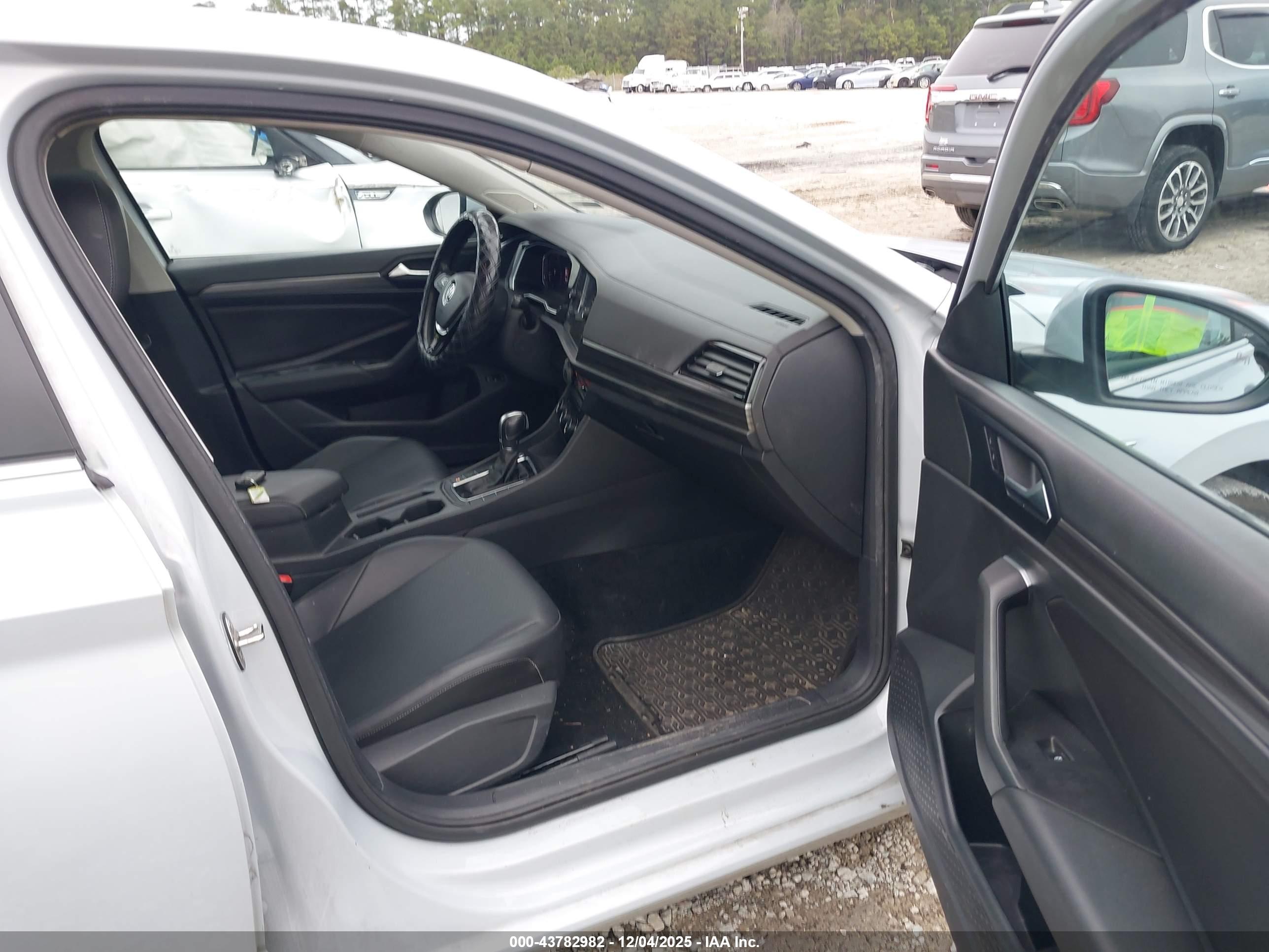 VOLKSWAGEN JETTA image 5