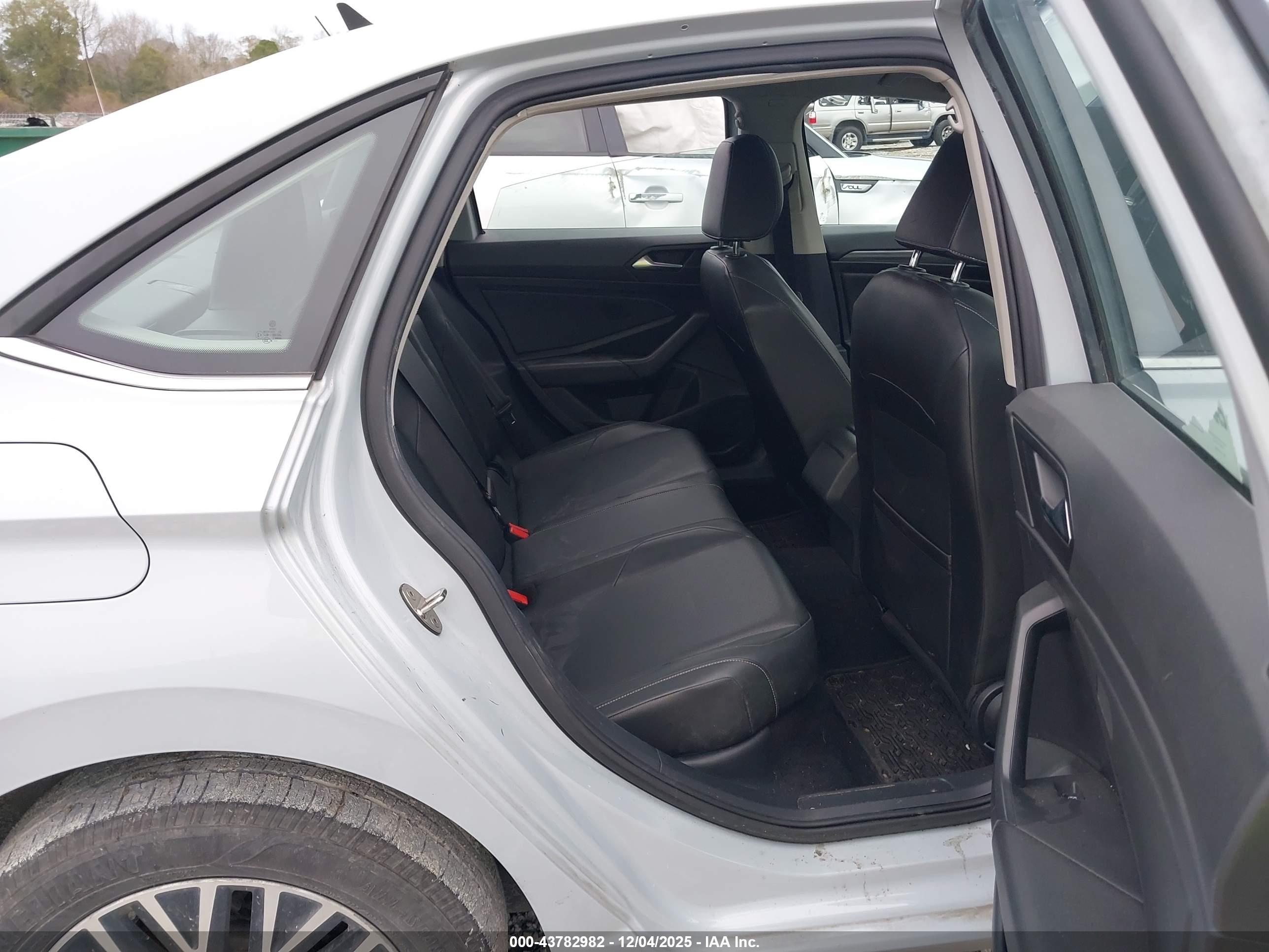 VOLKSWAGEN JETTA image 8
