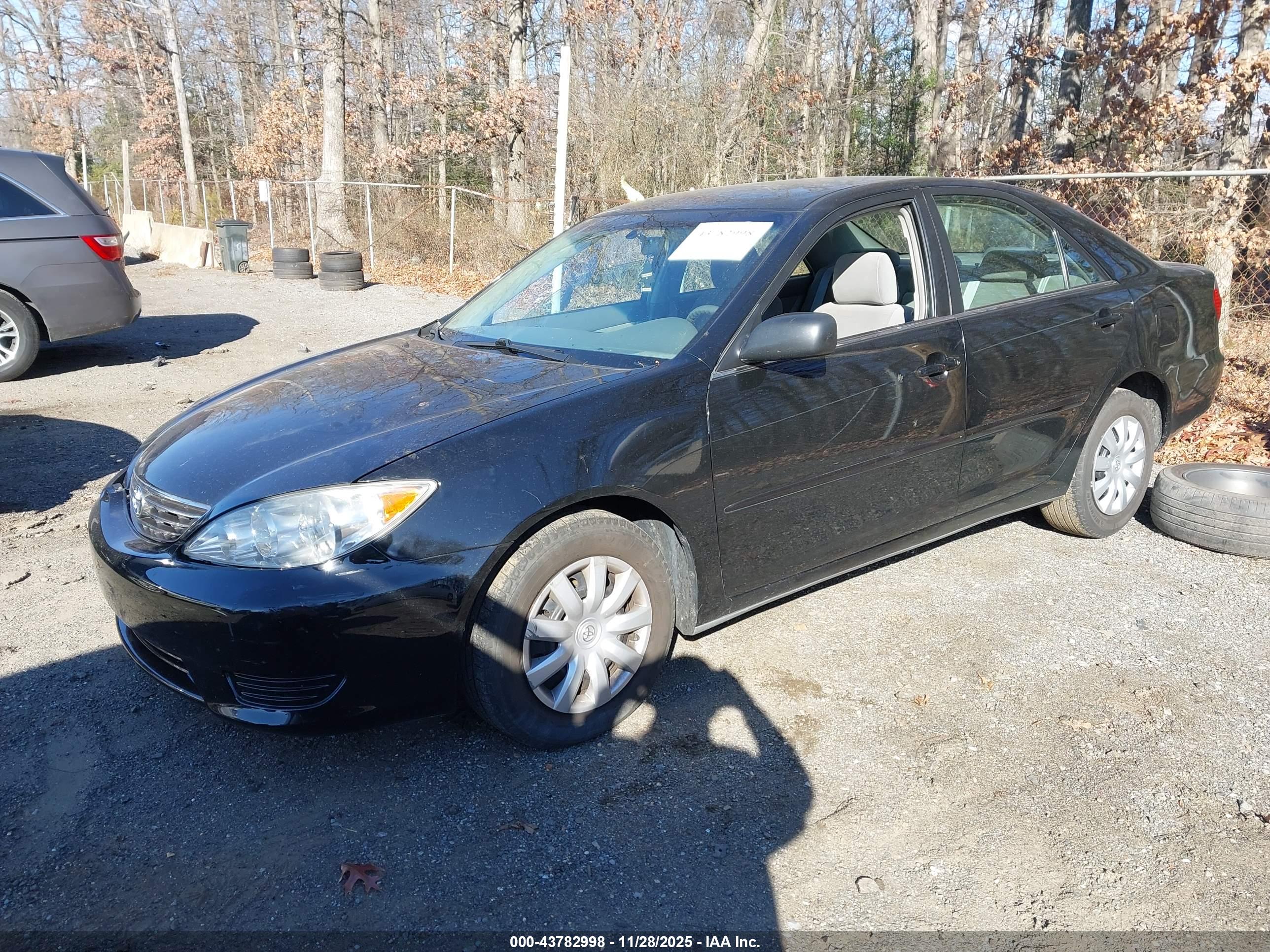 TOYOTA CAMRY image 2