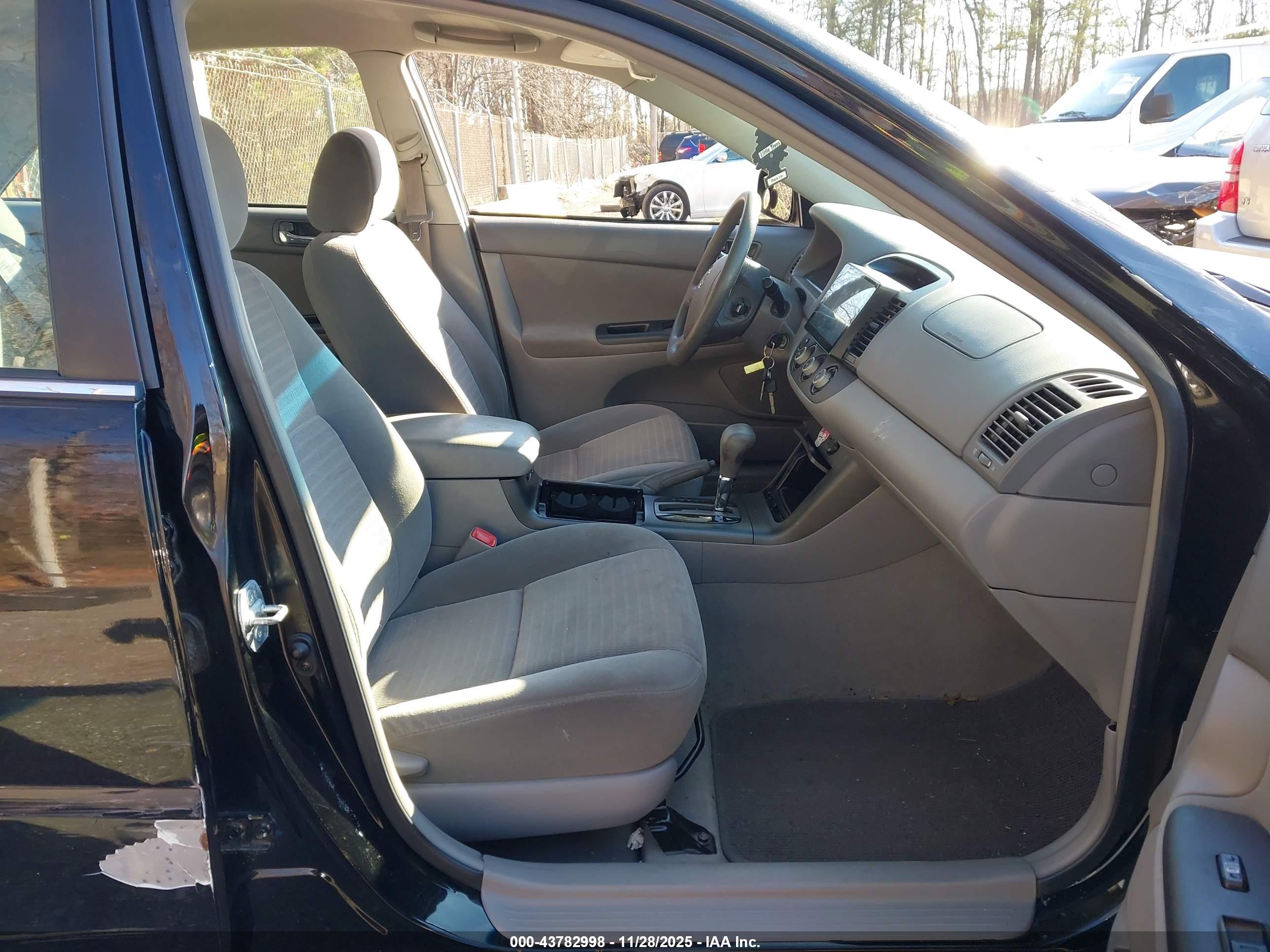 TOYOTA CAMRY image 5