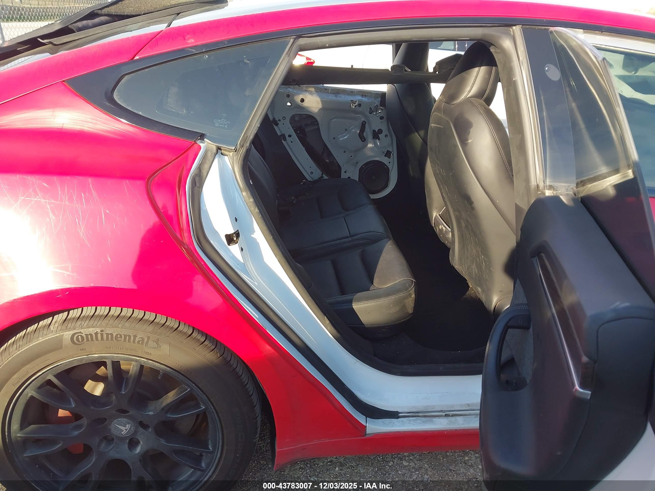 TESLA MODEL image 8