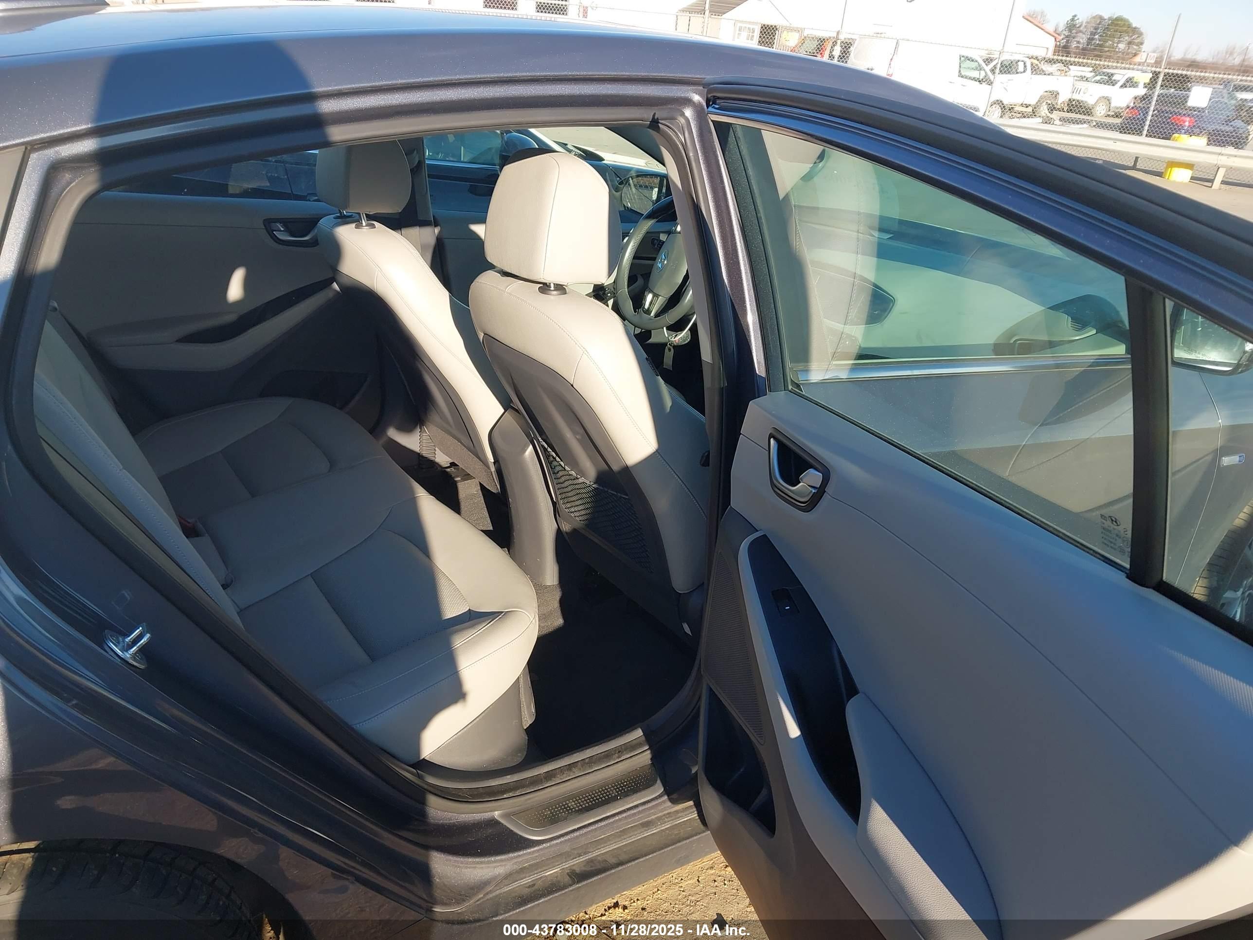 HYUNDAI IONIQ image 8