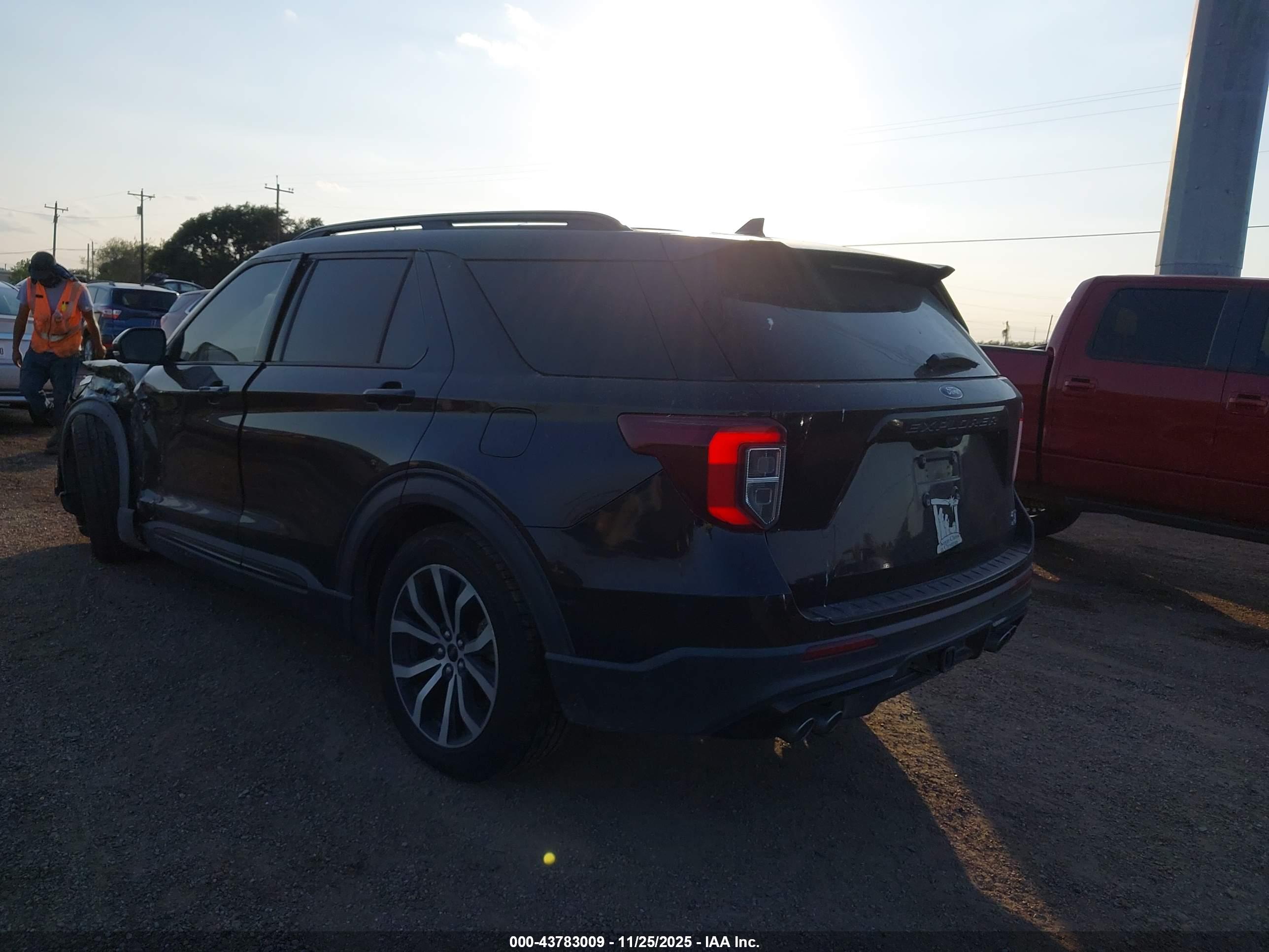 FORD EXPLORER image 3
