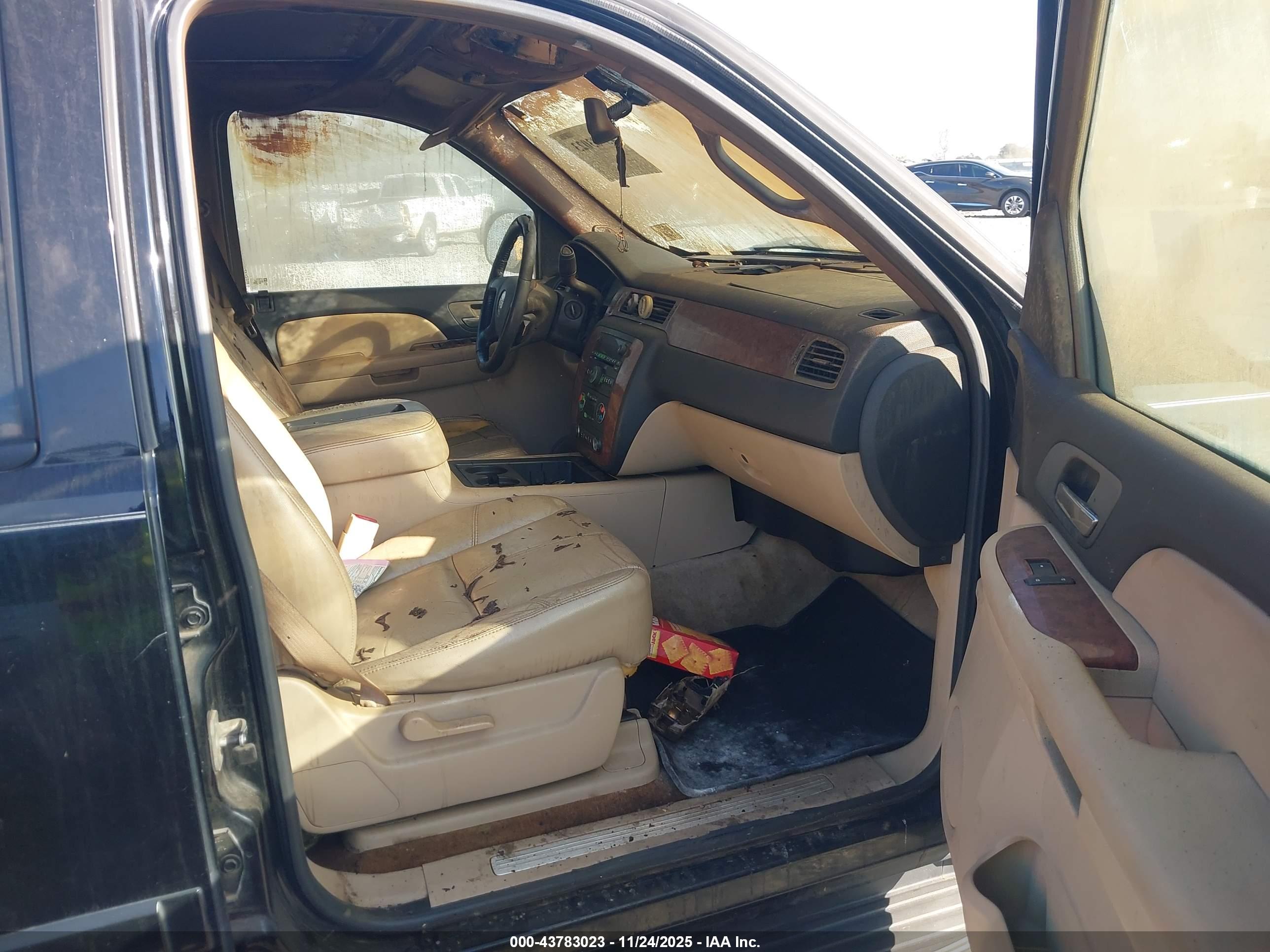 CHEVROLET TAHOE image 5