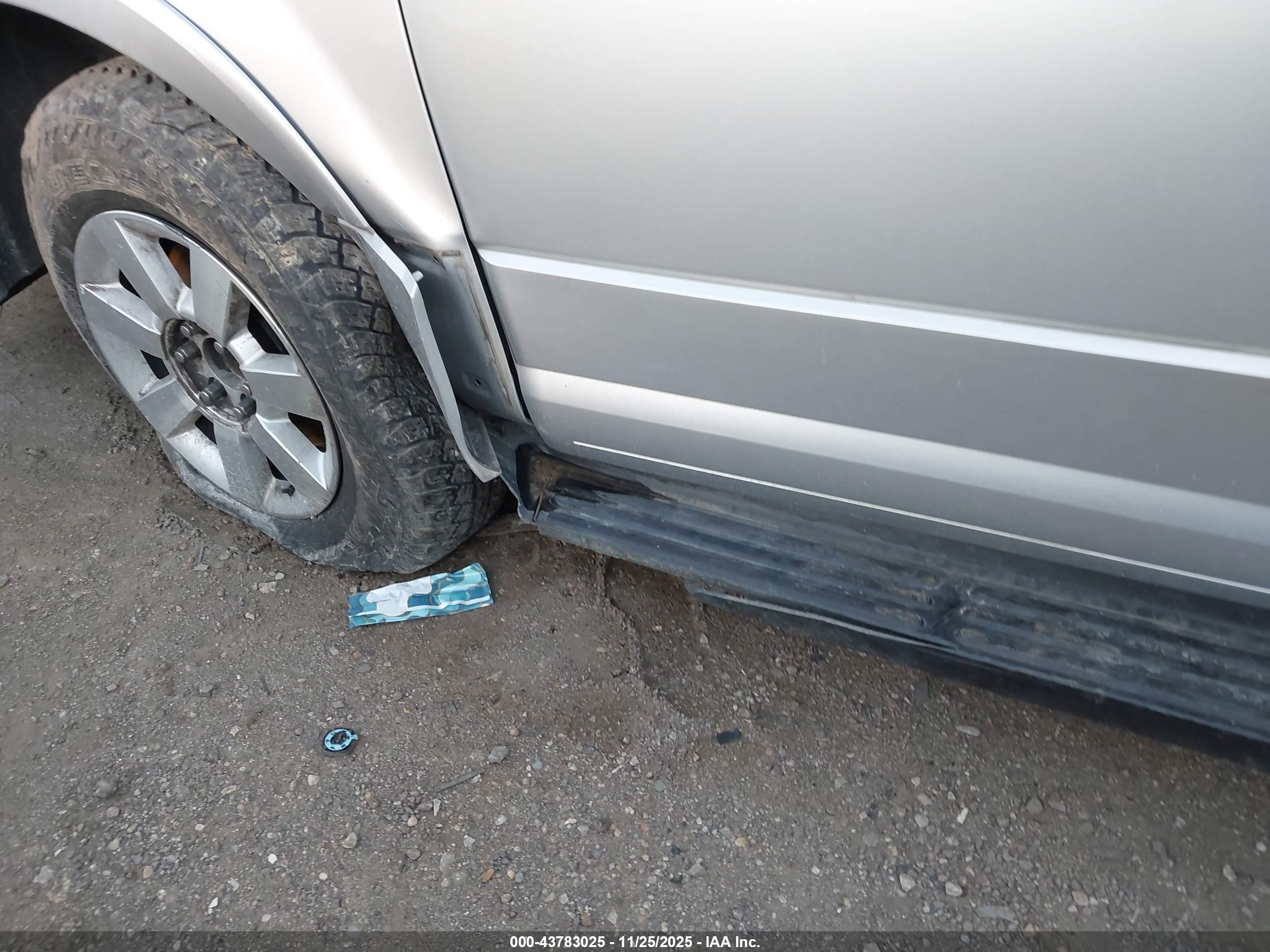 FORD EXPEDITION image 6