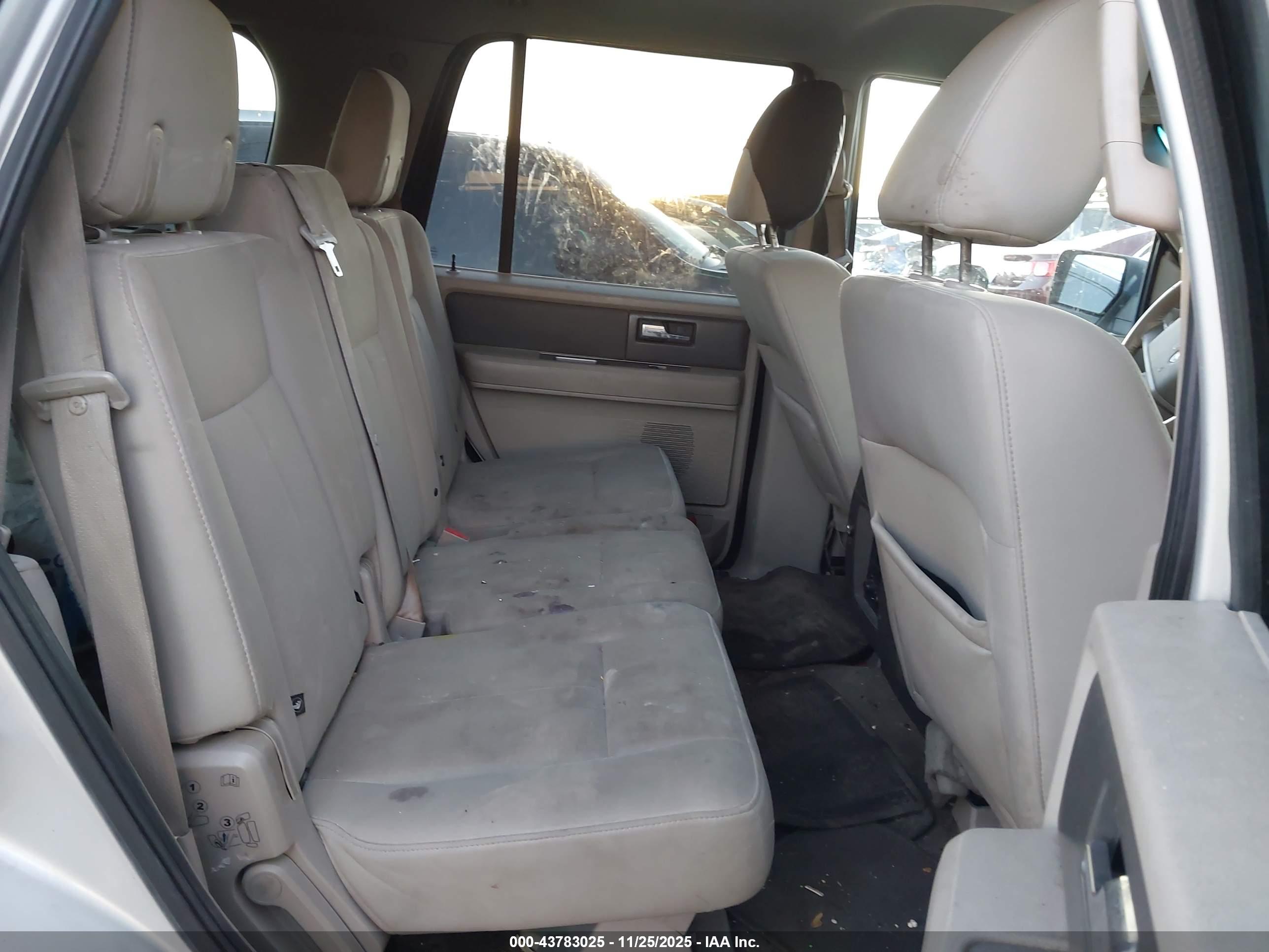FORD EXPEDITION image 8