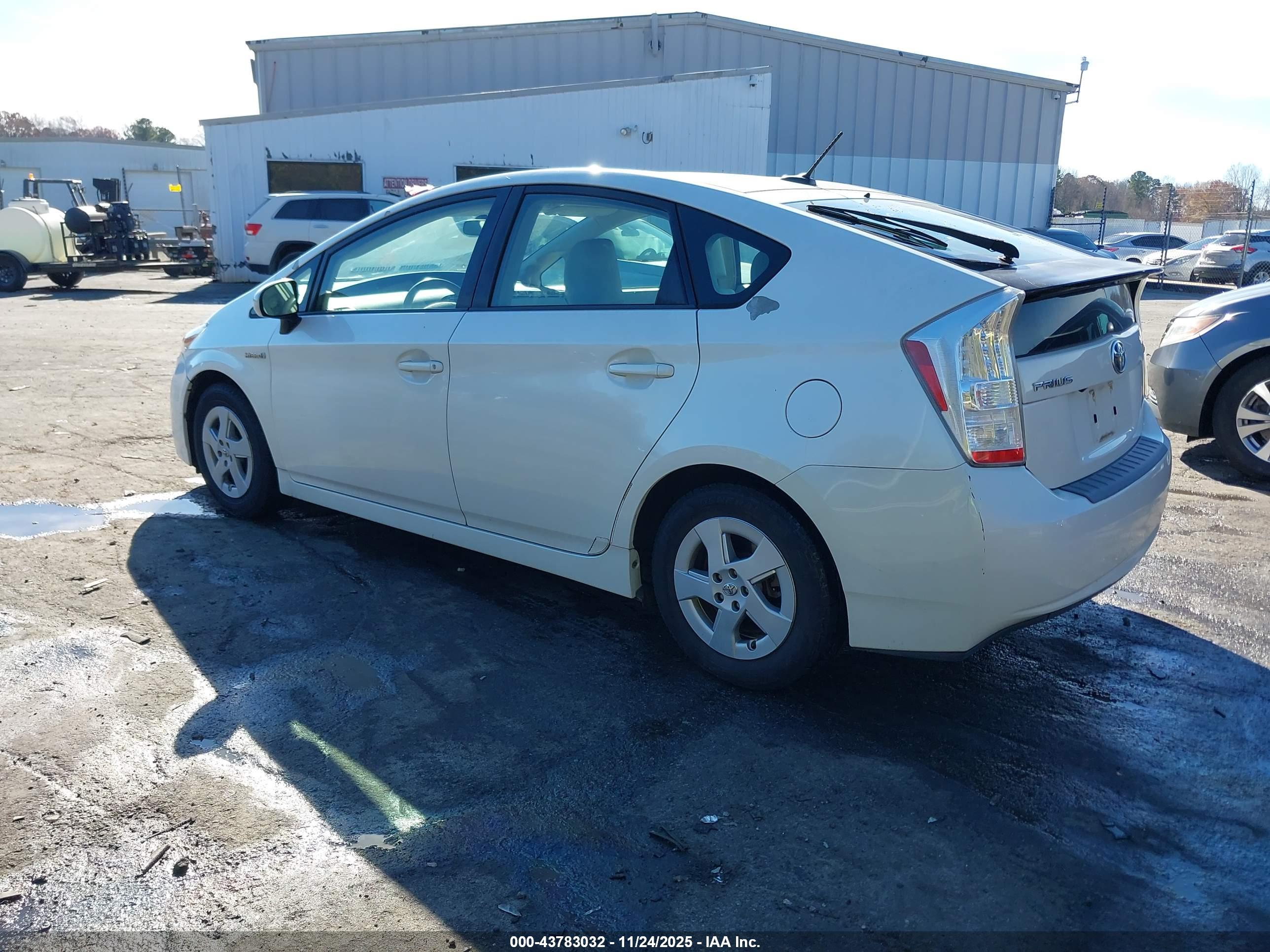 TOYOTA PRIUS image 3