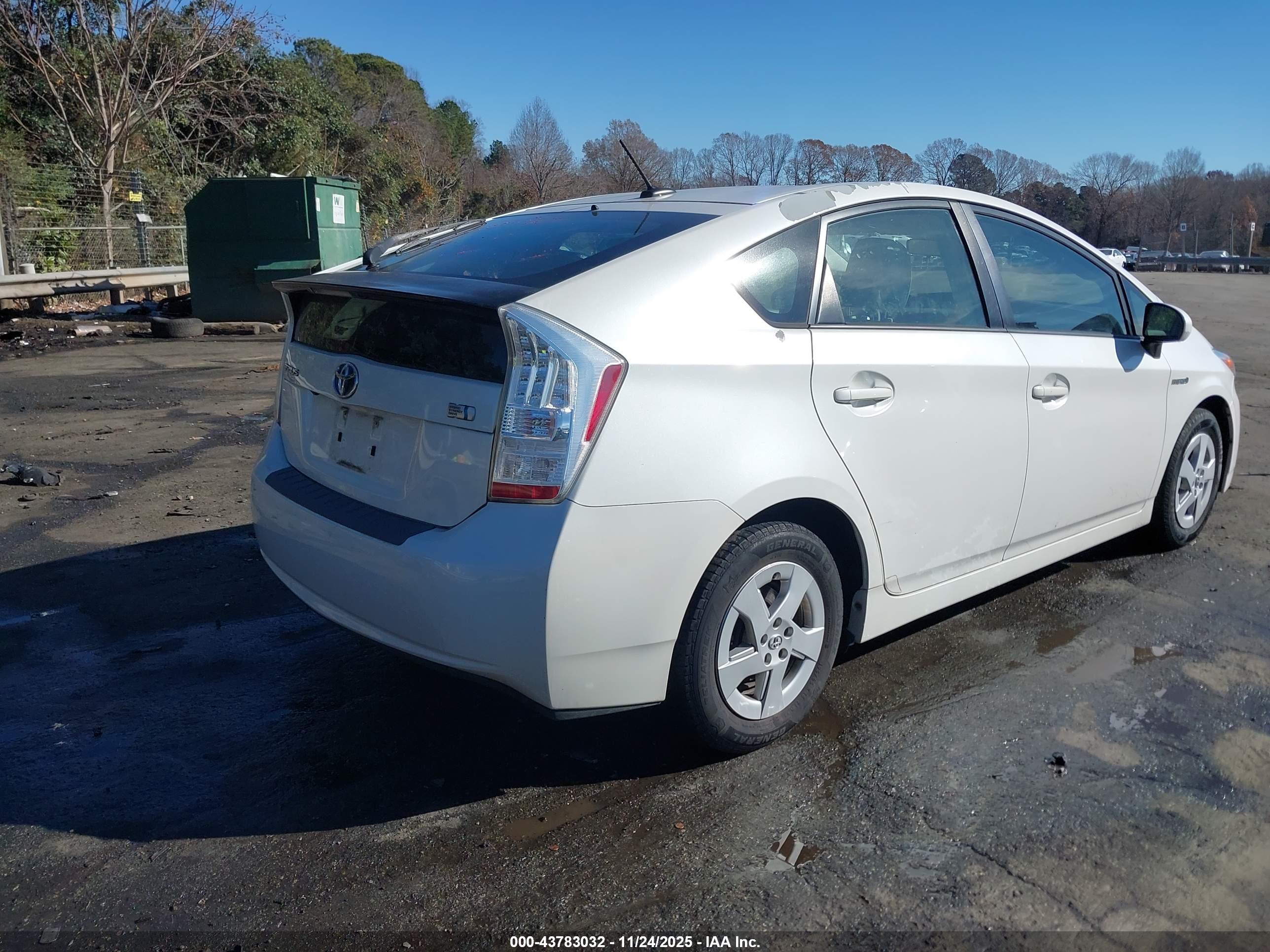TOYOTA PRIUS image 4