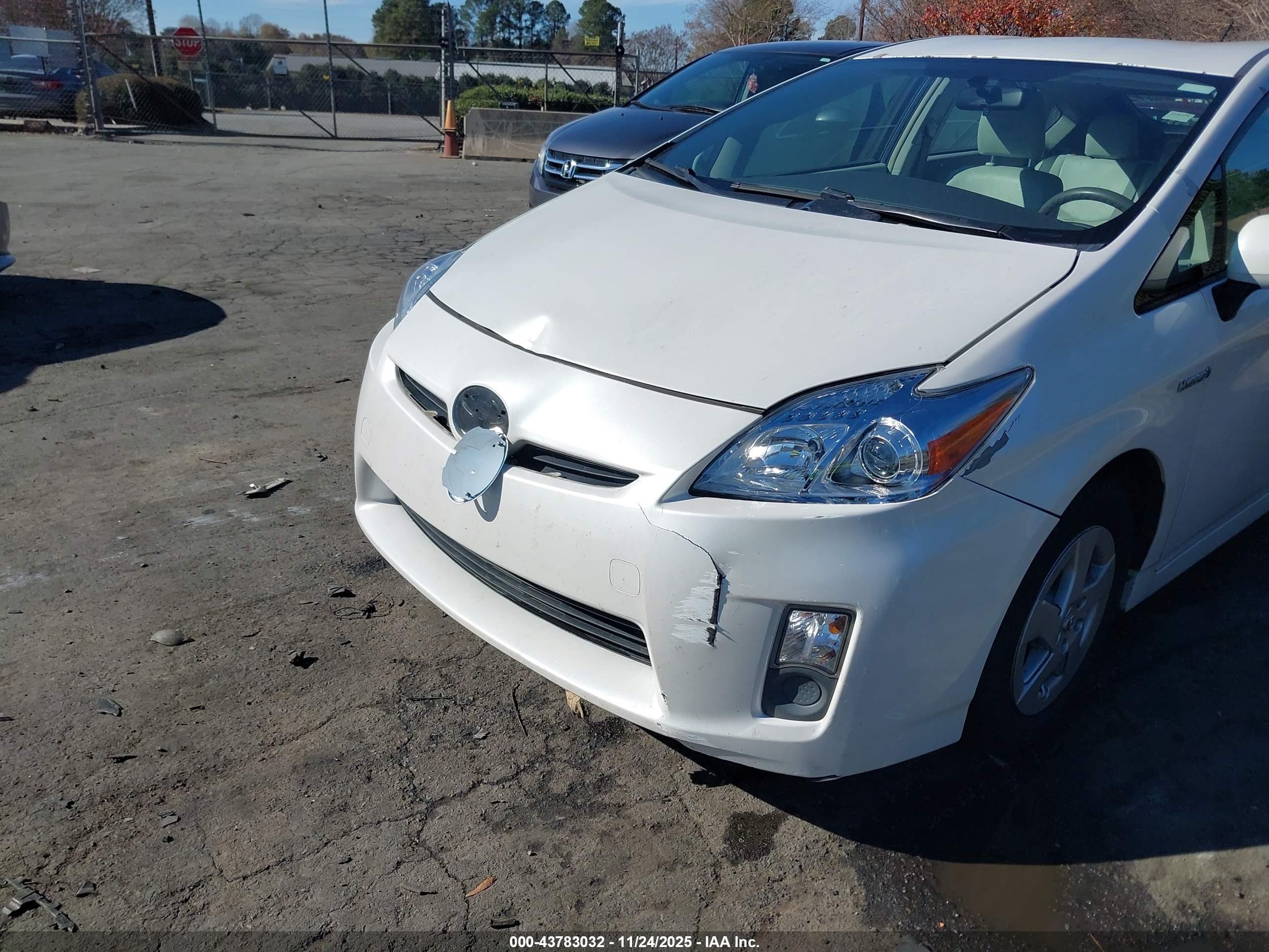 TOYOTA PRIUS image 6