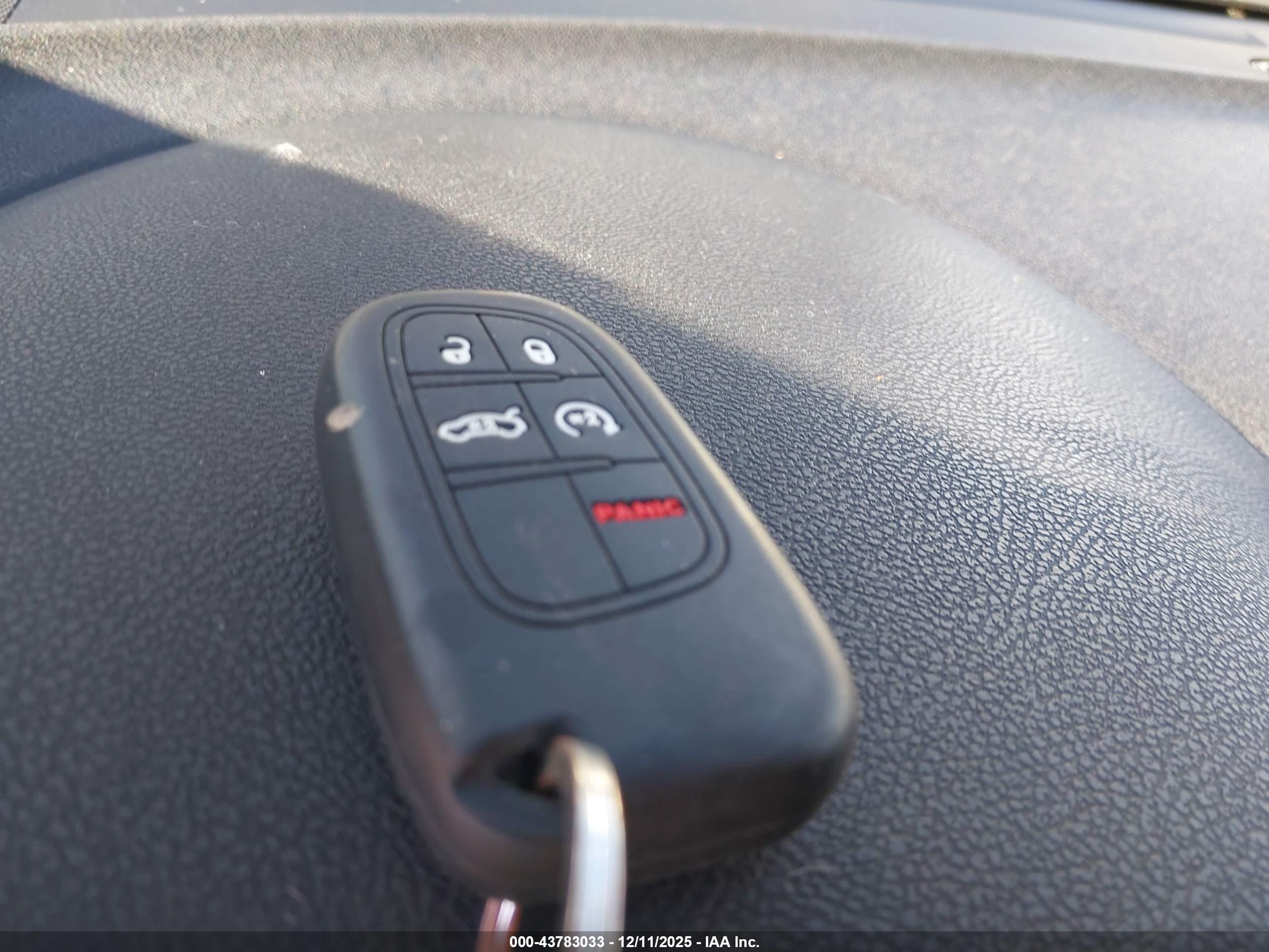 CHRYSLER 300 image 11