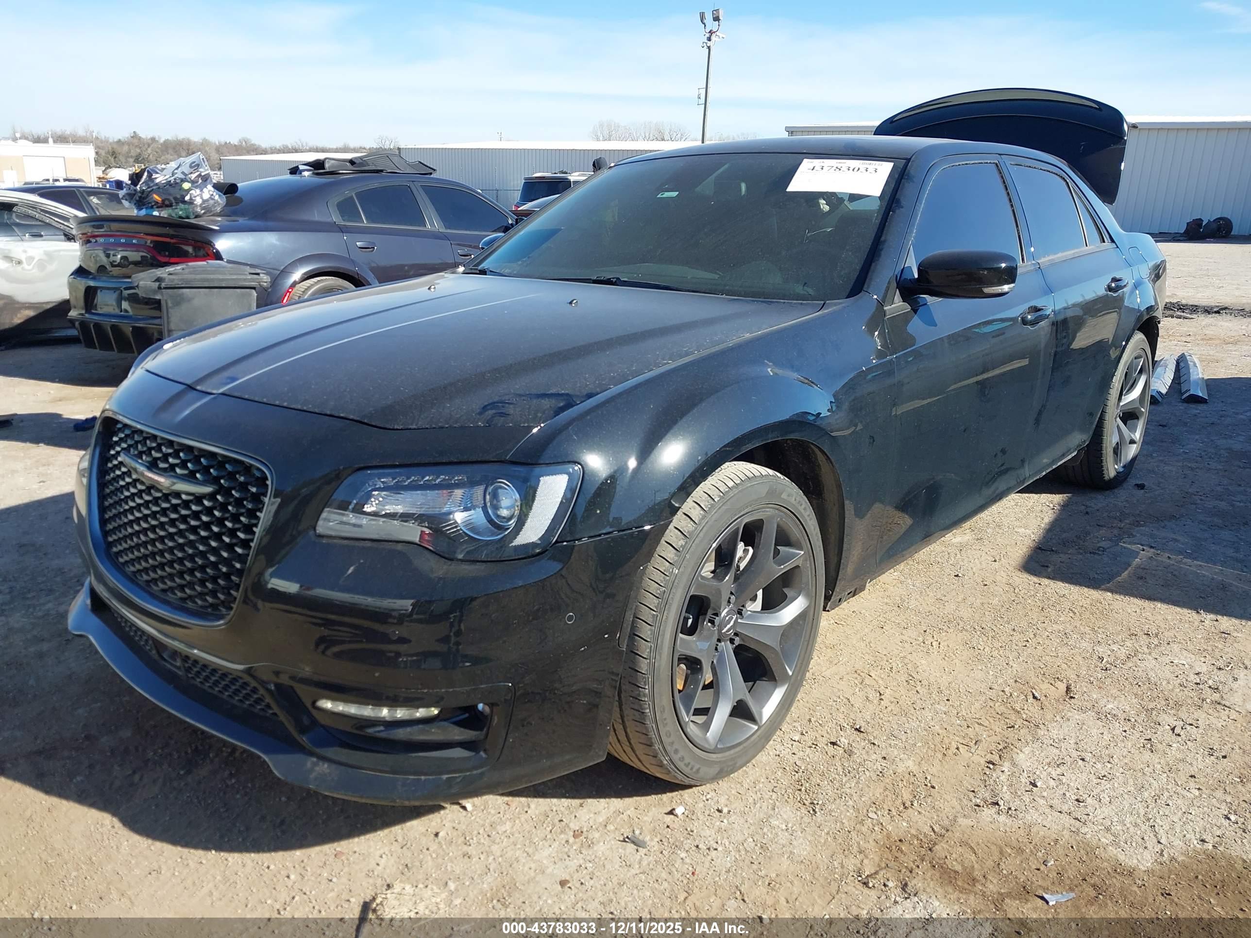 CHRYSLER 300 image 2