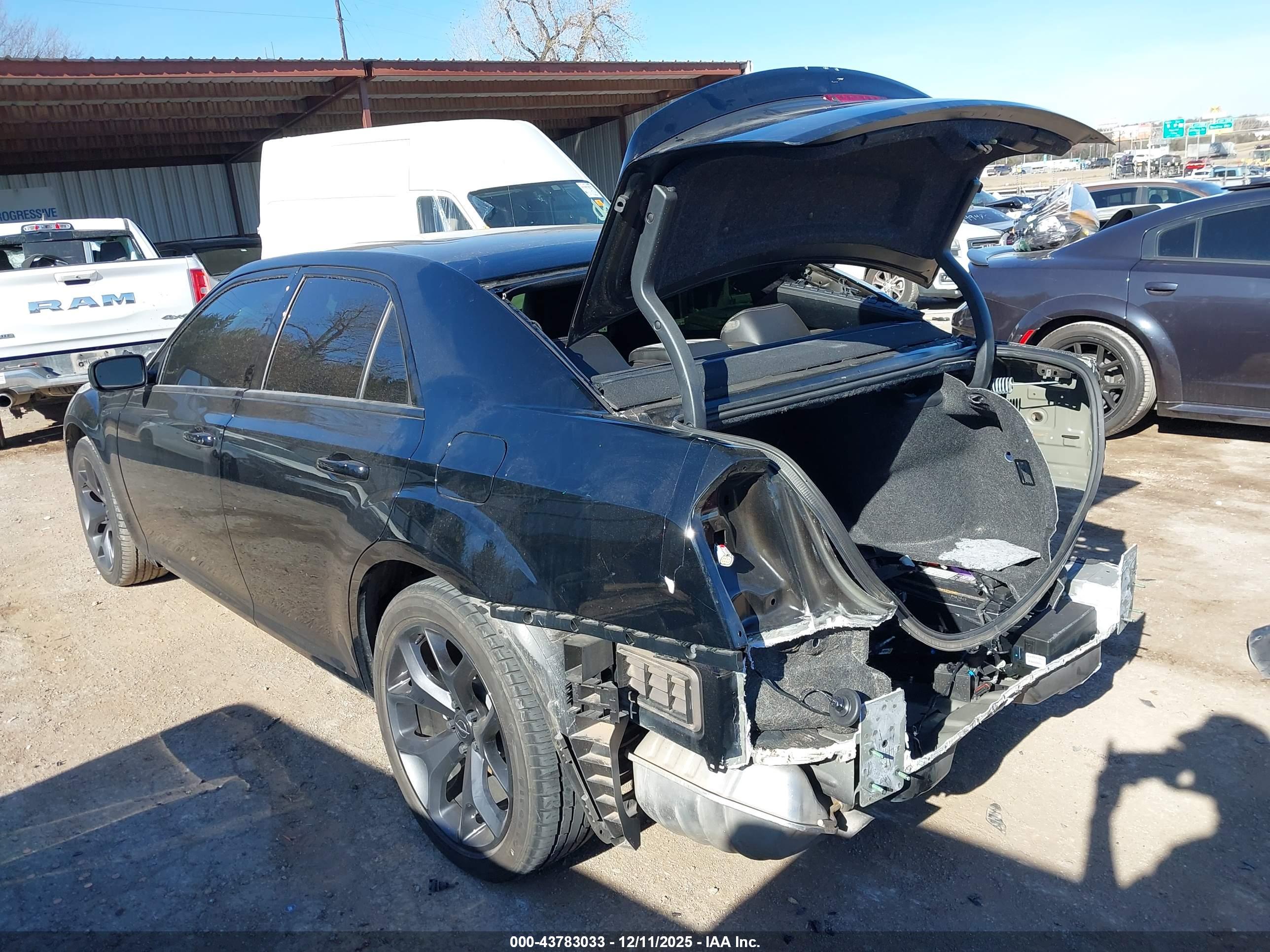CHRYSLER 300 image 3