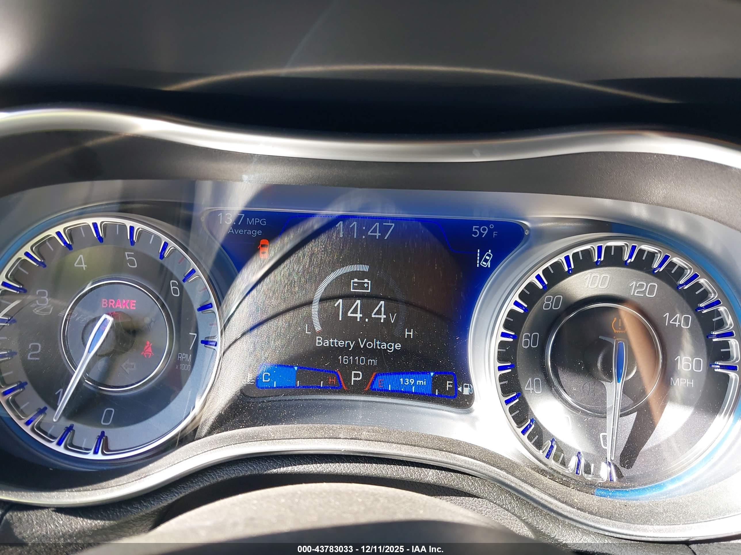 CHRYSLER 300 image 7