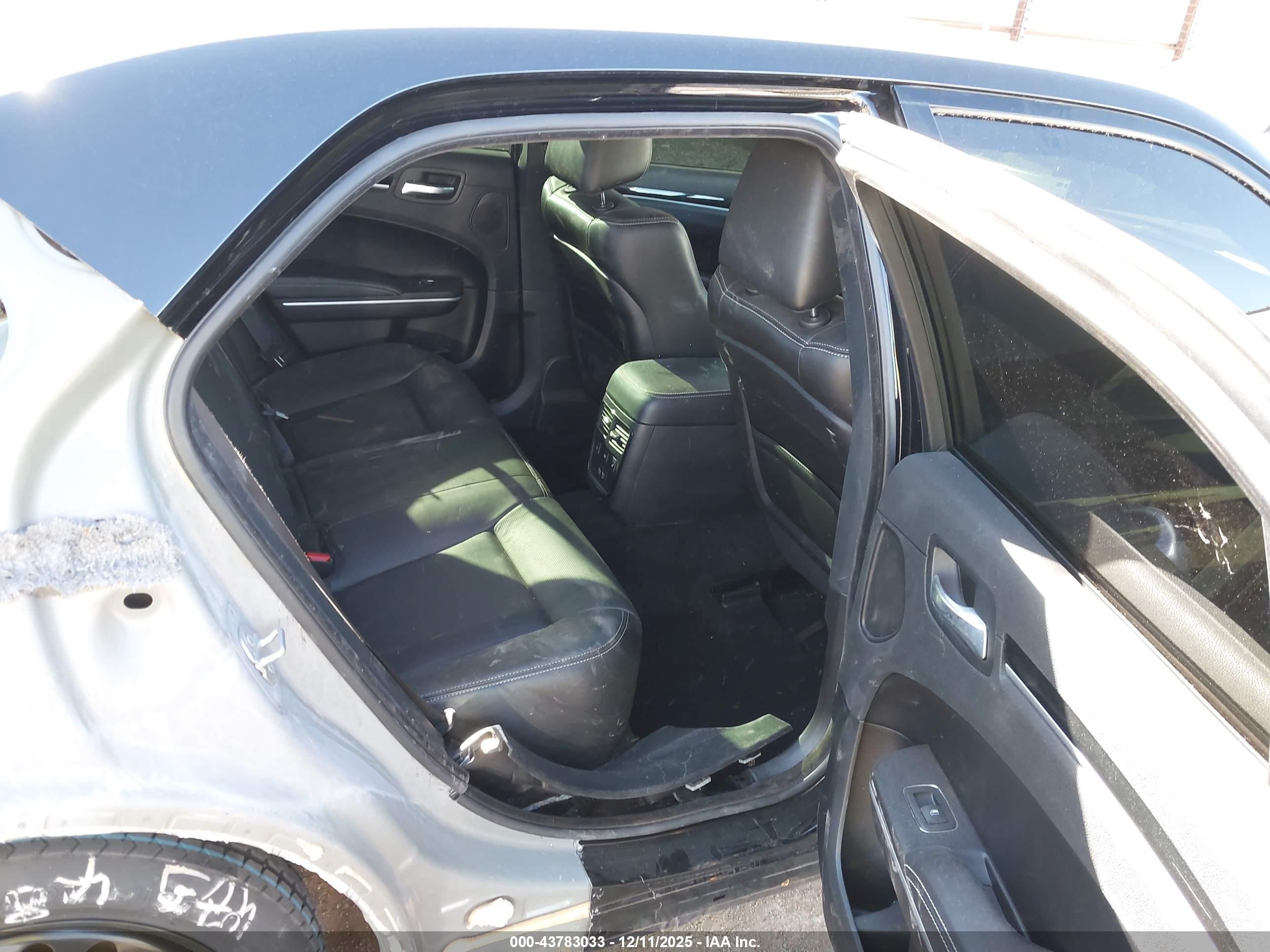 CHRYSLER 300 image 8