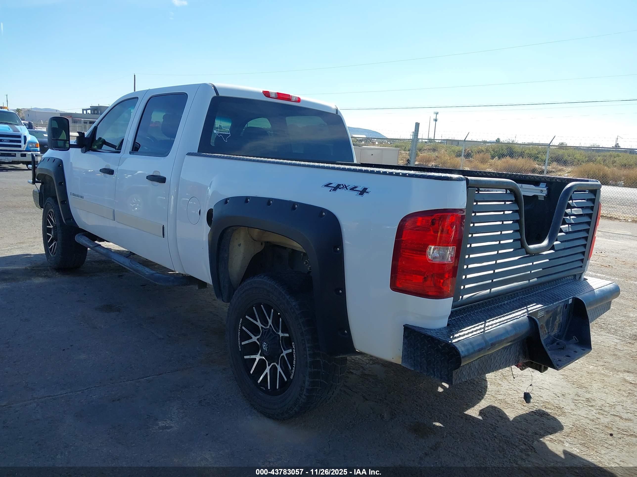 CHEVROLET SILVERADO image 3