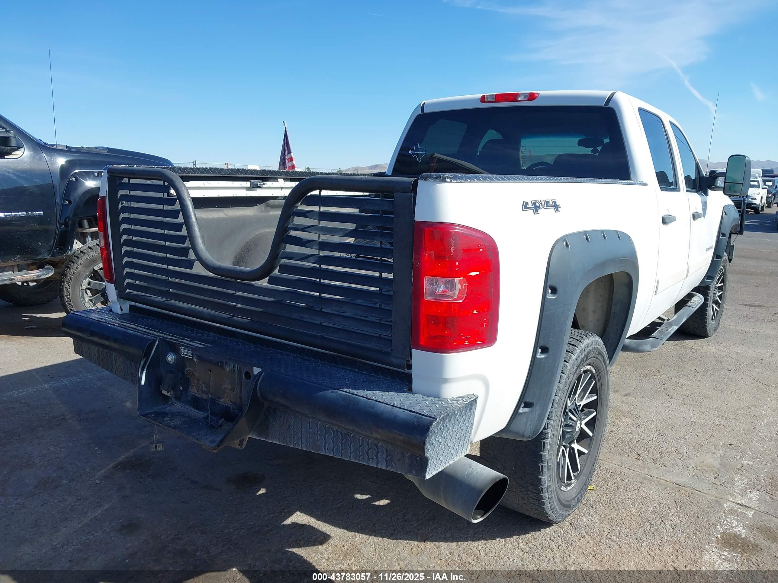 CHEVROLET SILVERADO image 4
