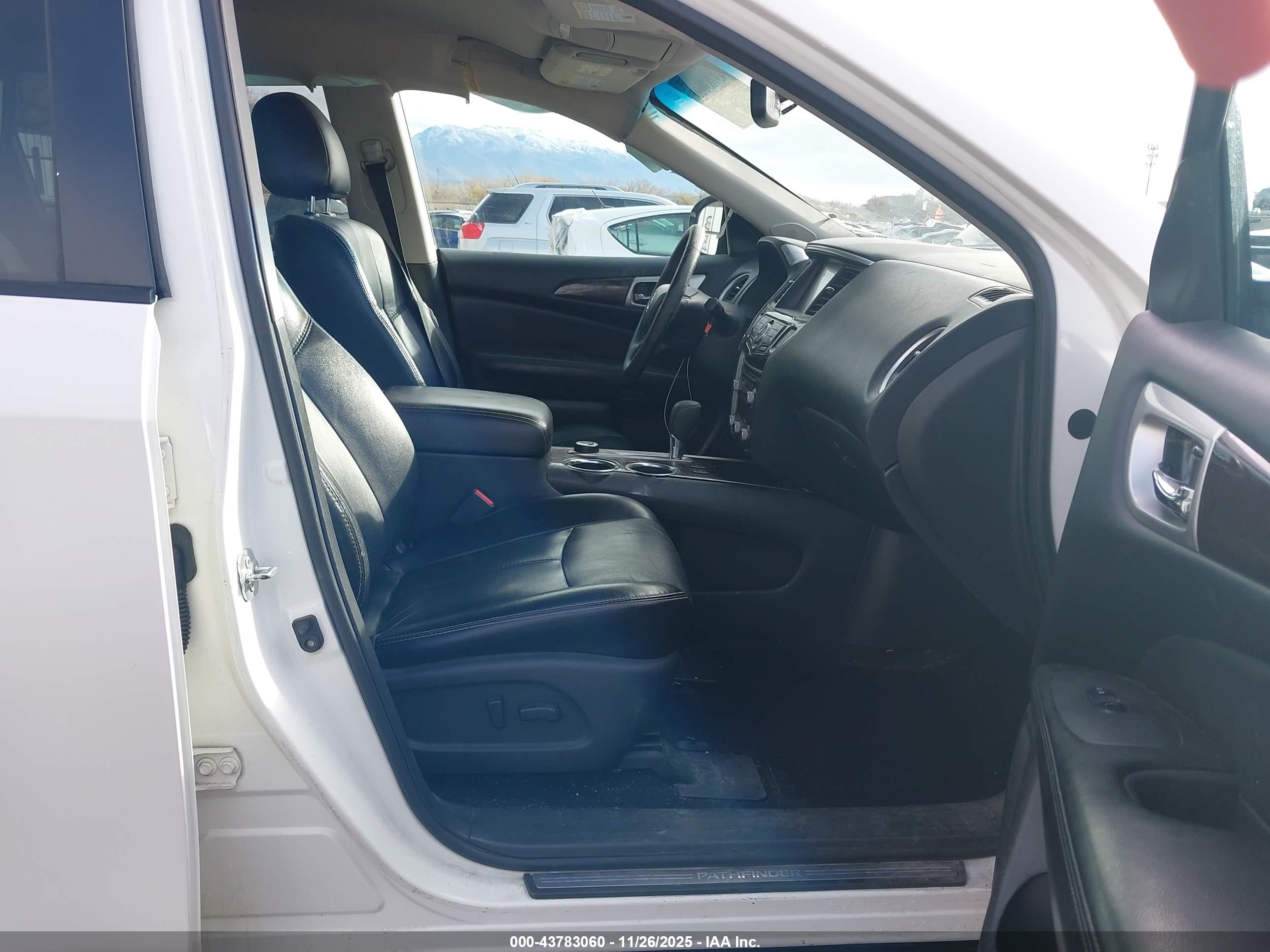 NISSAN PATHFINDER image 5