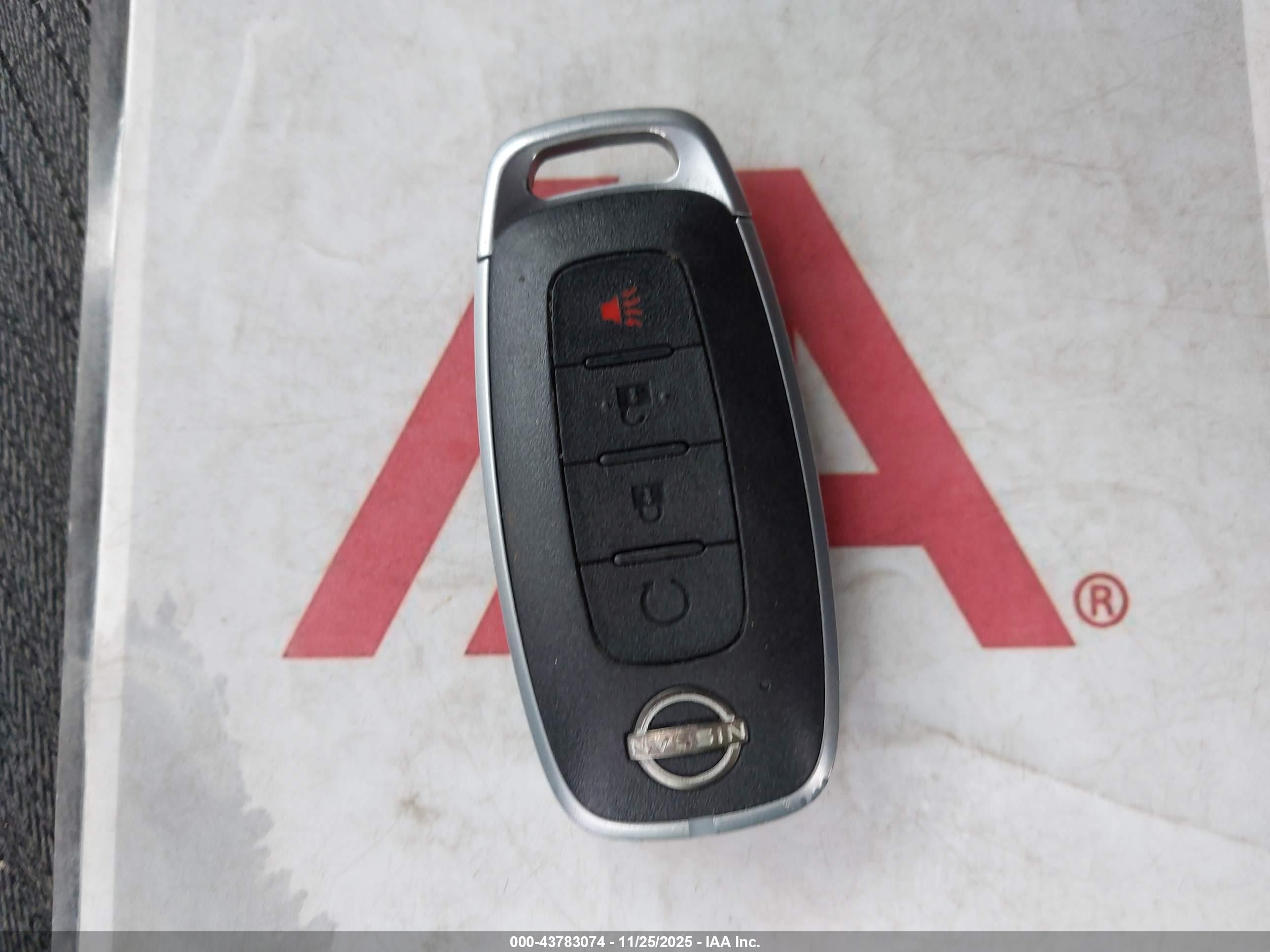 NISSAN ROGUE image 11