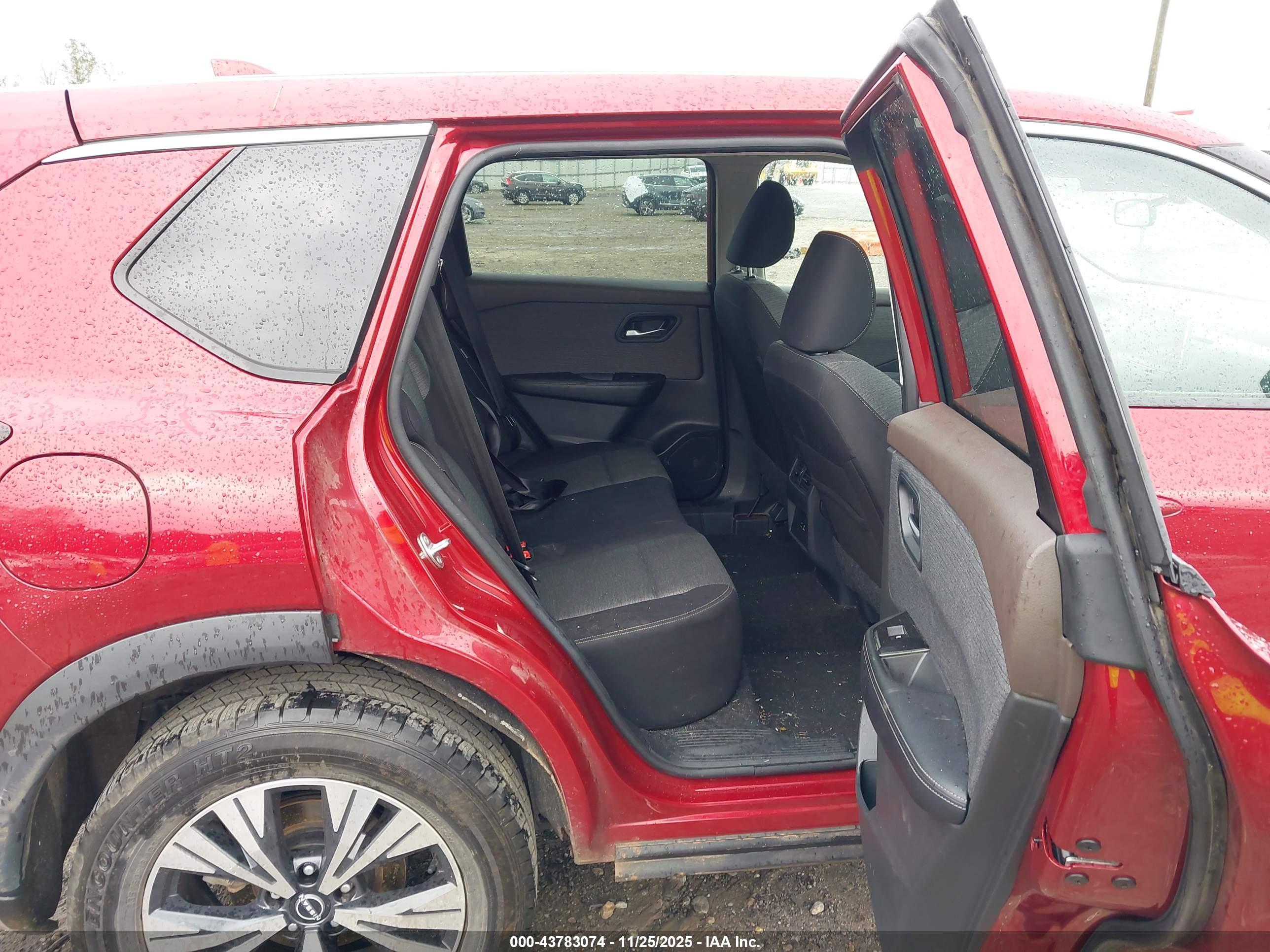 NISSAN ROGUE image 8