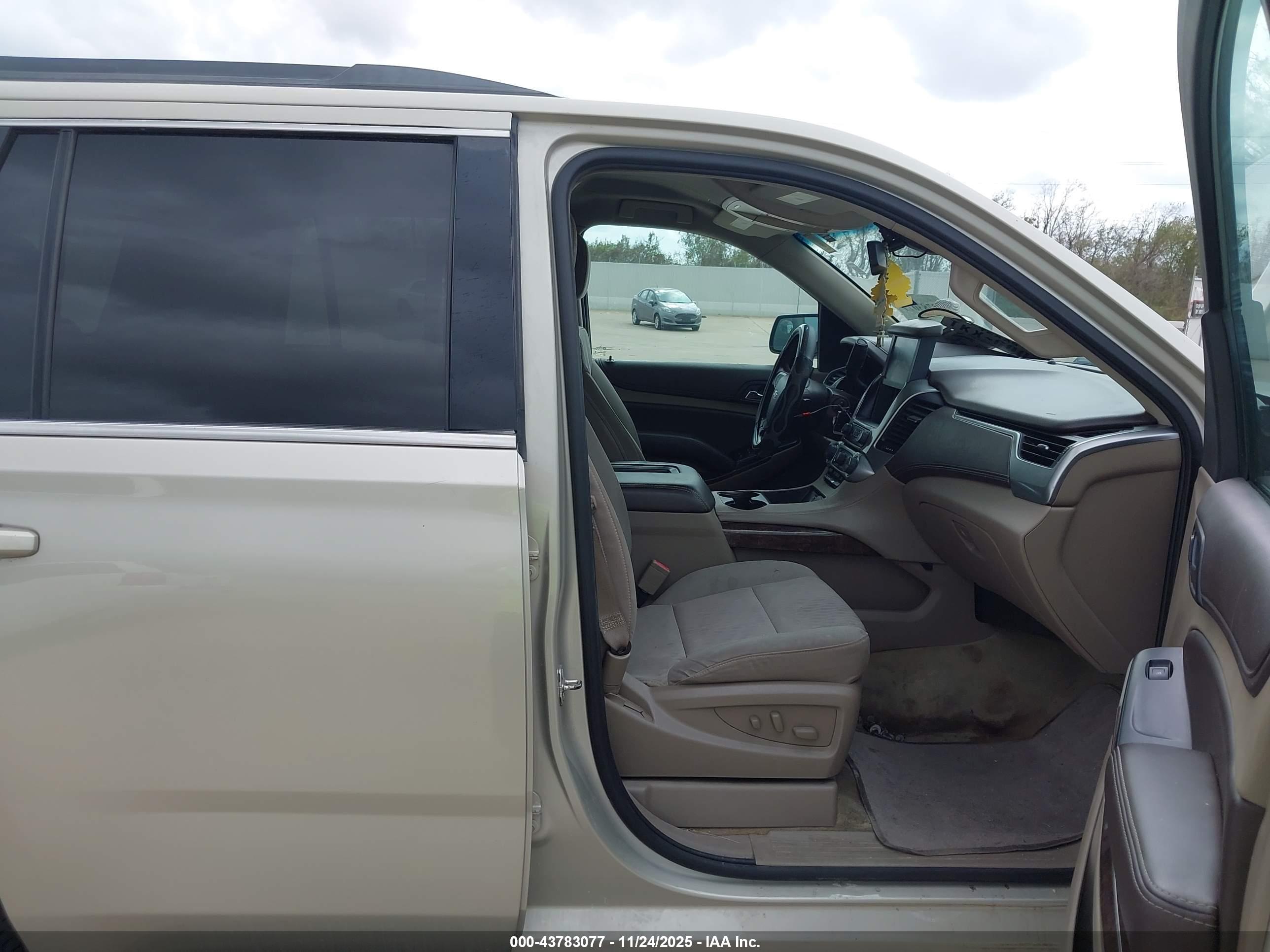 CHEVROLET TAHOE image 5