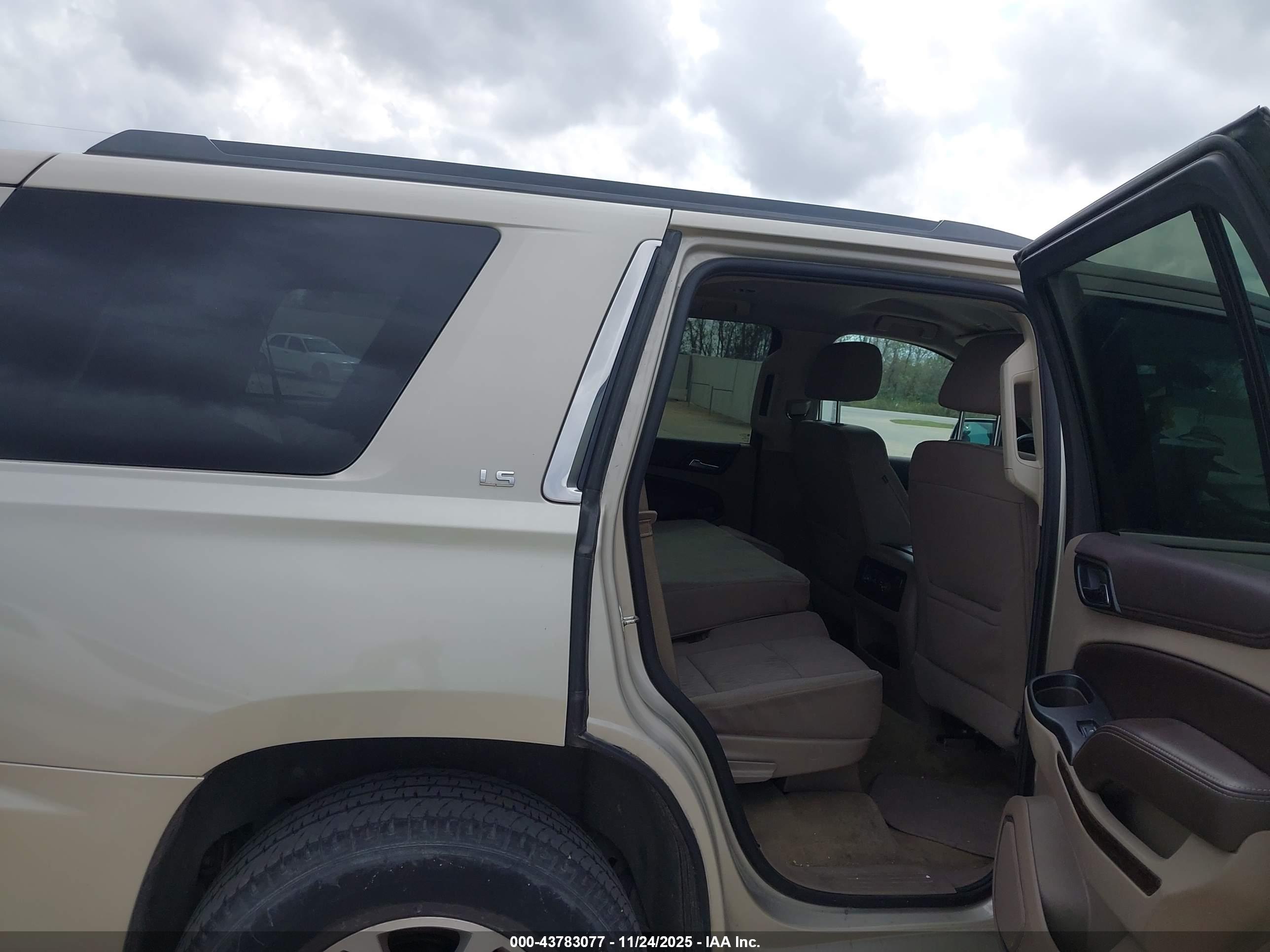 CHEVROLET TAHOE image 8