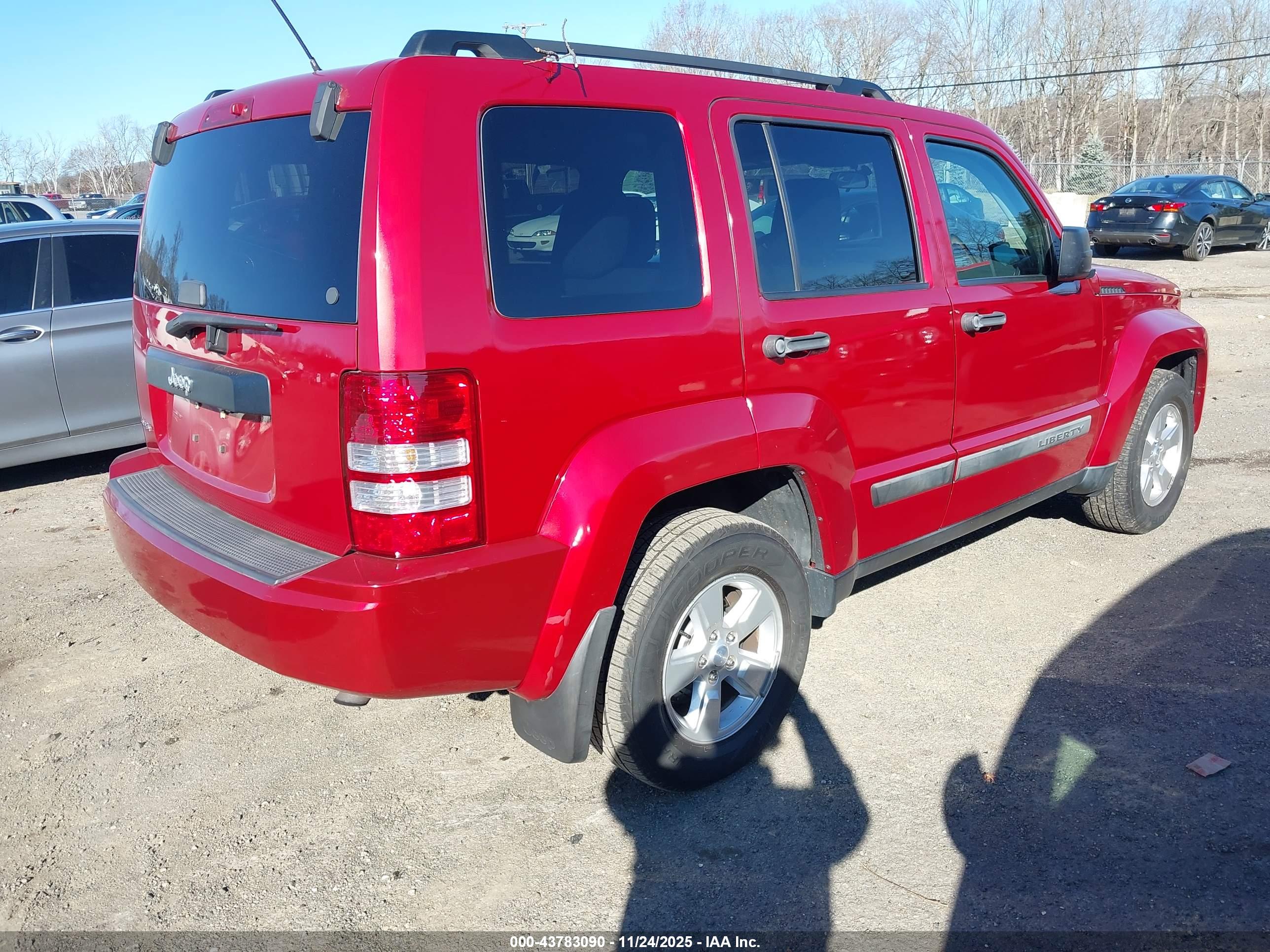JEEP LIBERTY image 4