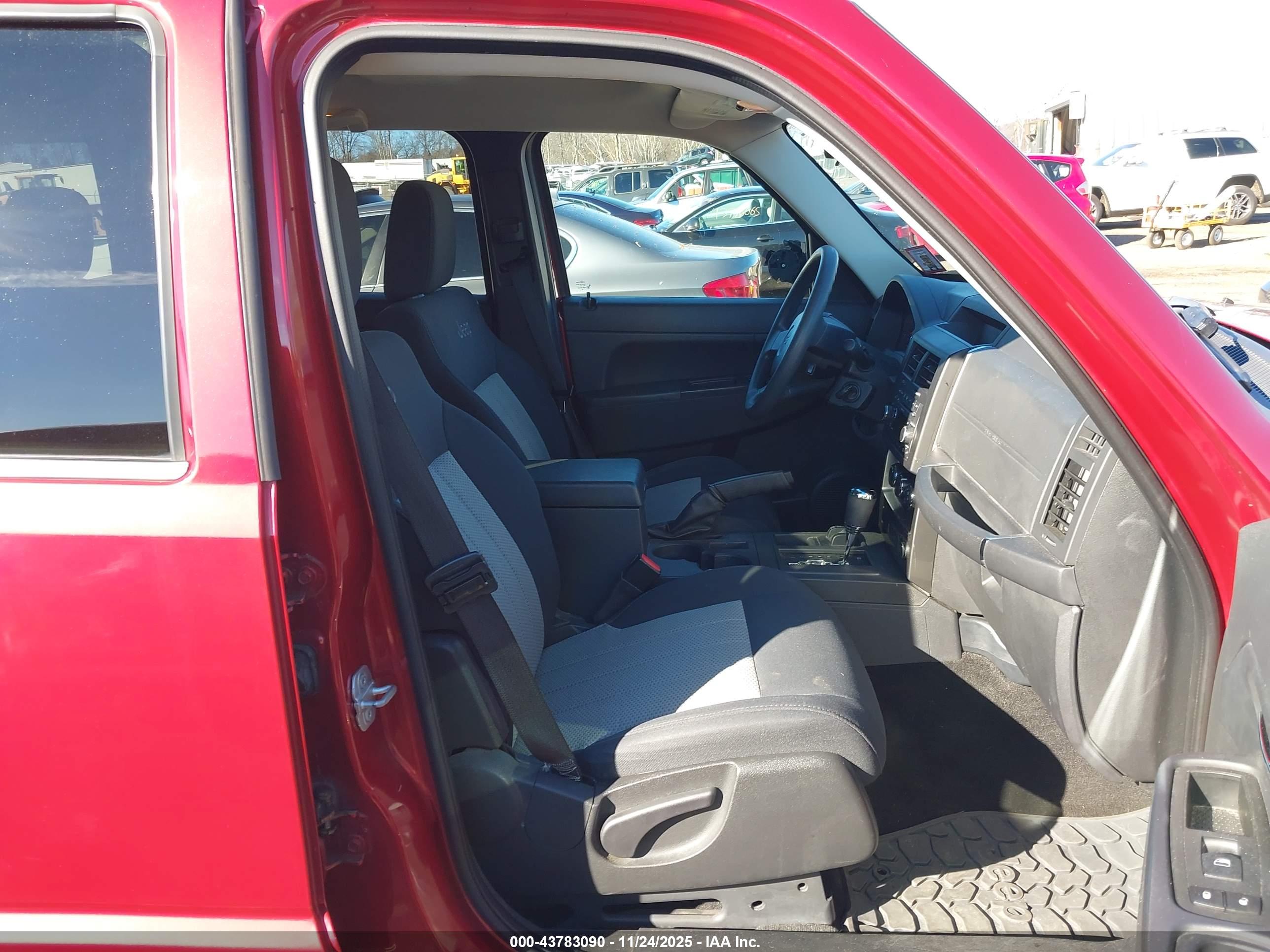 JEEP LIBERTY image 5
