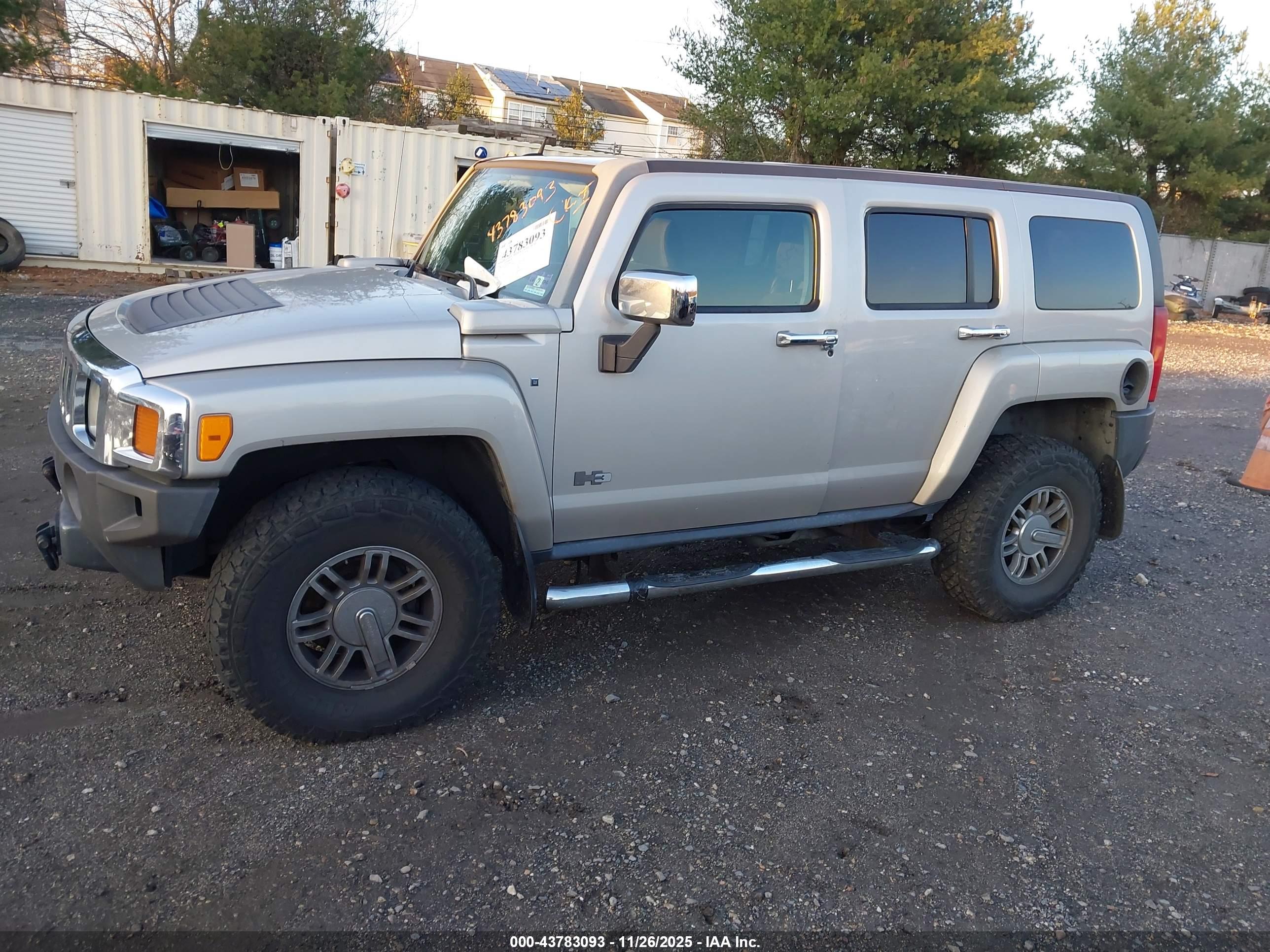 HUMMER H3 image 2