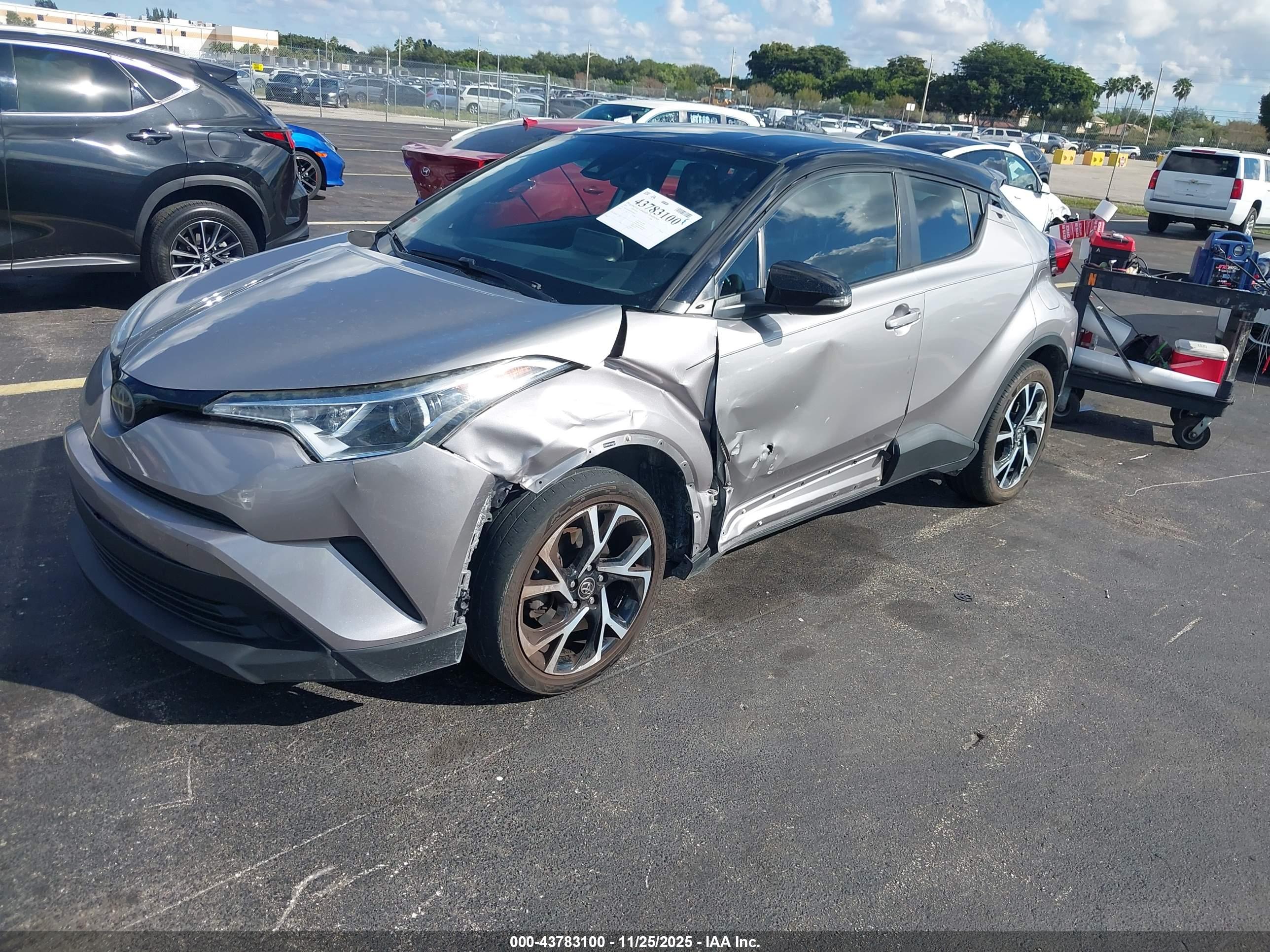 TOYOTA C-HR image 2