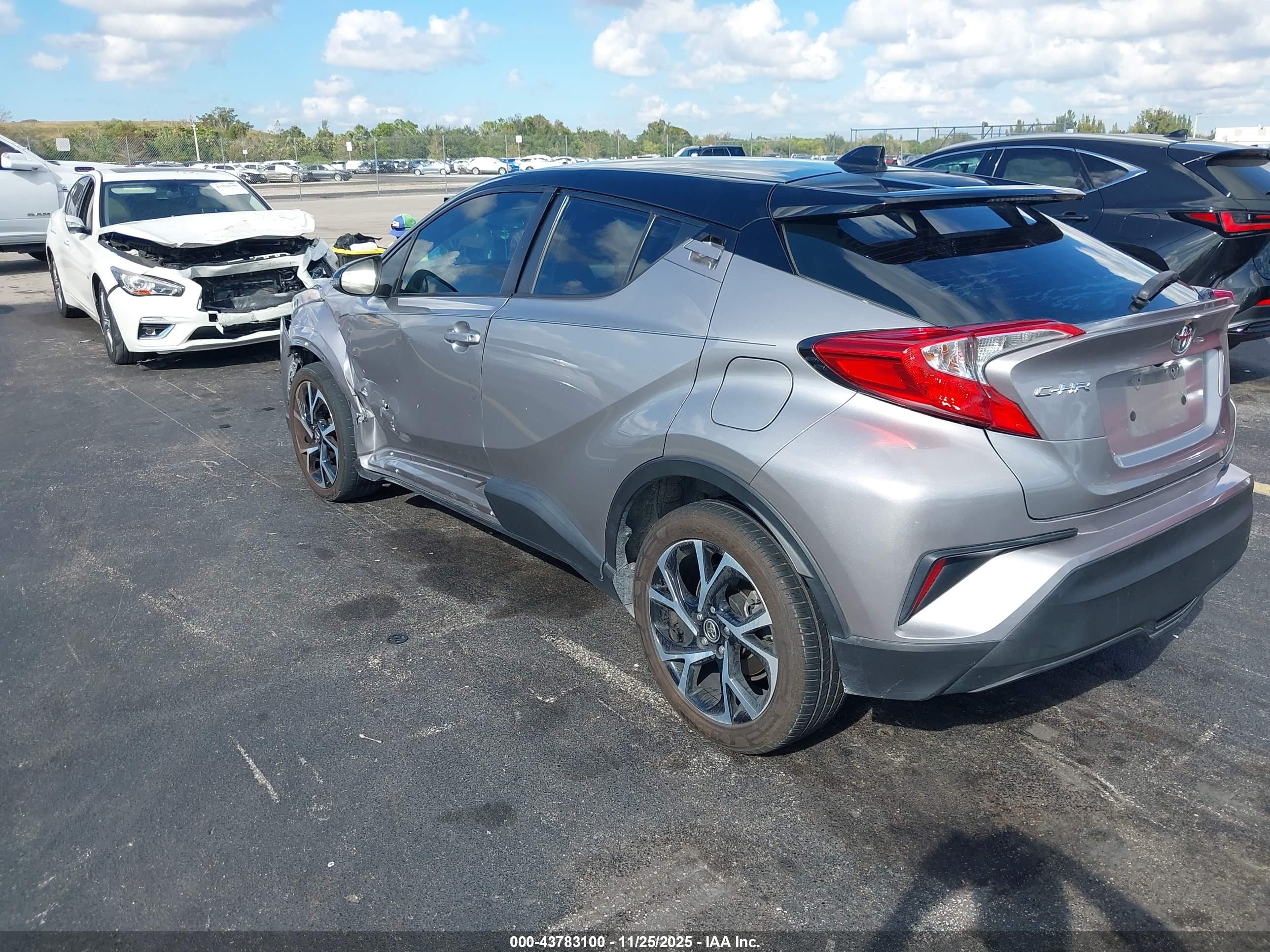 TOYOTA C-HR image 3