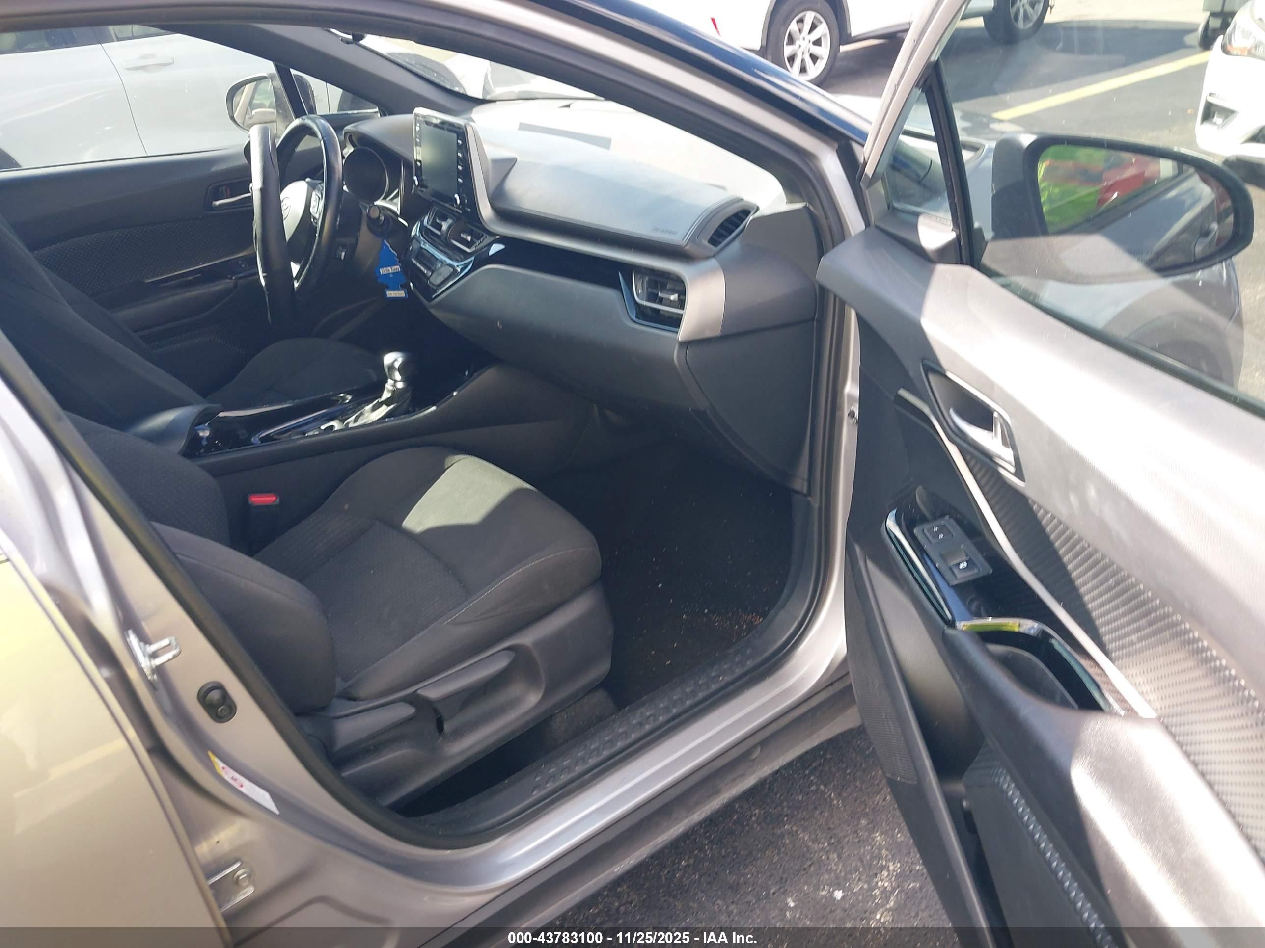 TOYOTA C-HR image 5