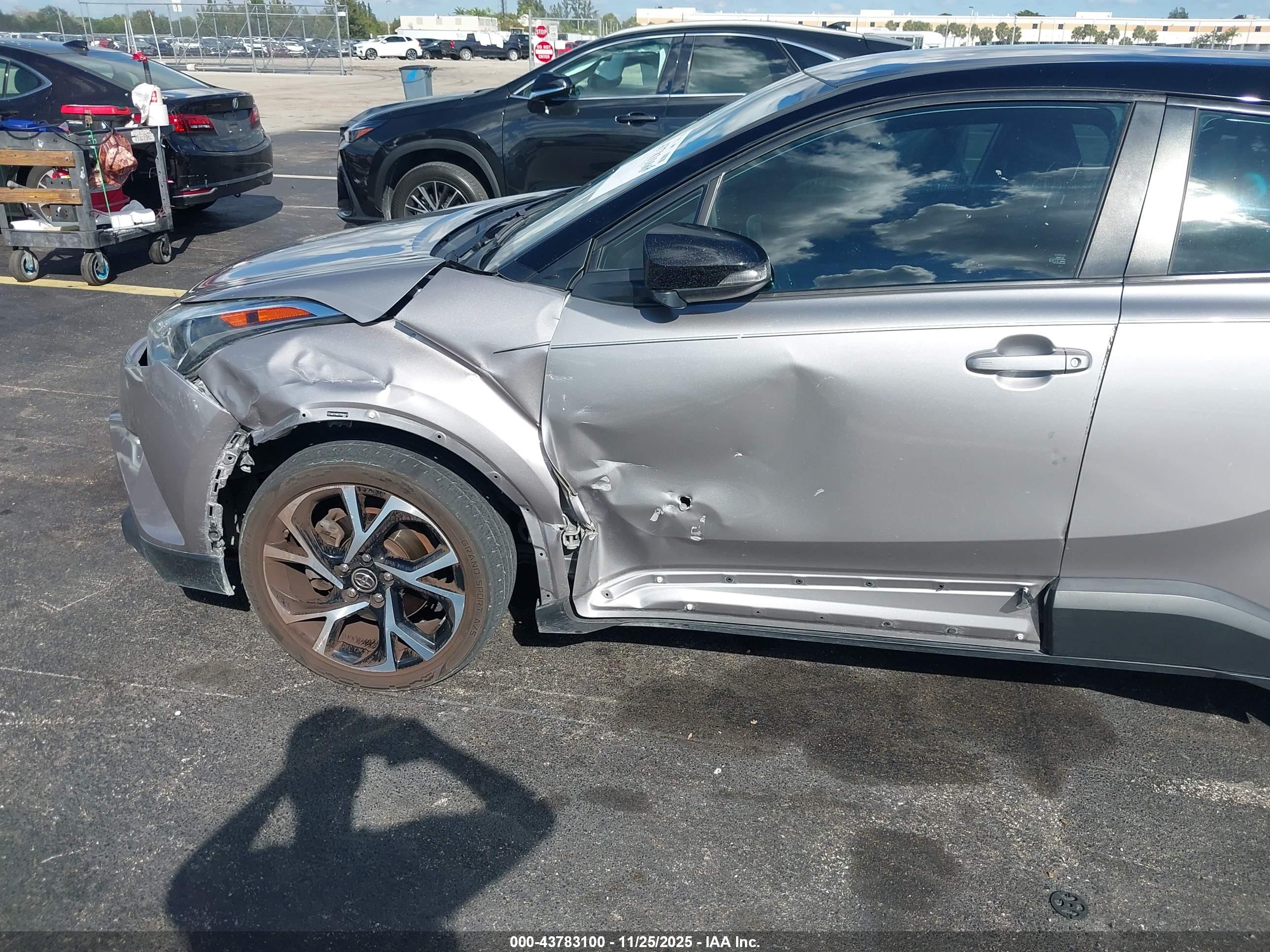 TOYOTA C-HR image 6