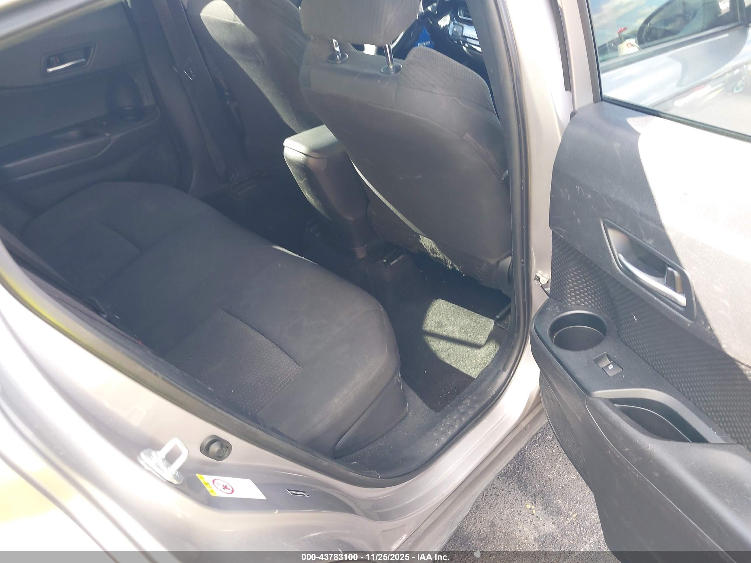 TOYOTA C-HR image 8