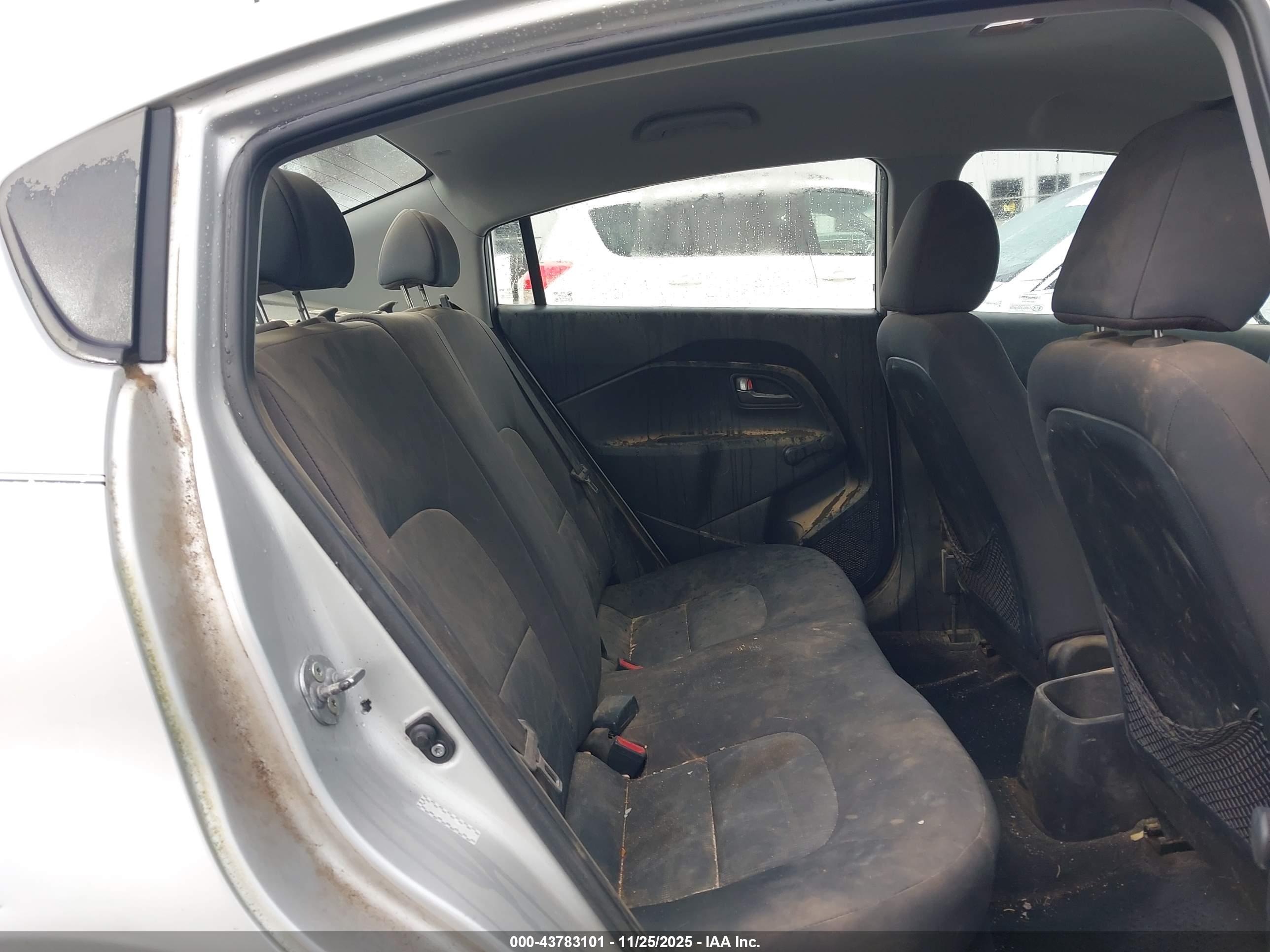 KIA RIO image 8