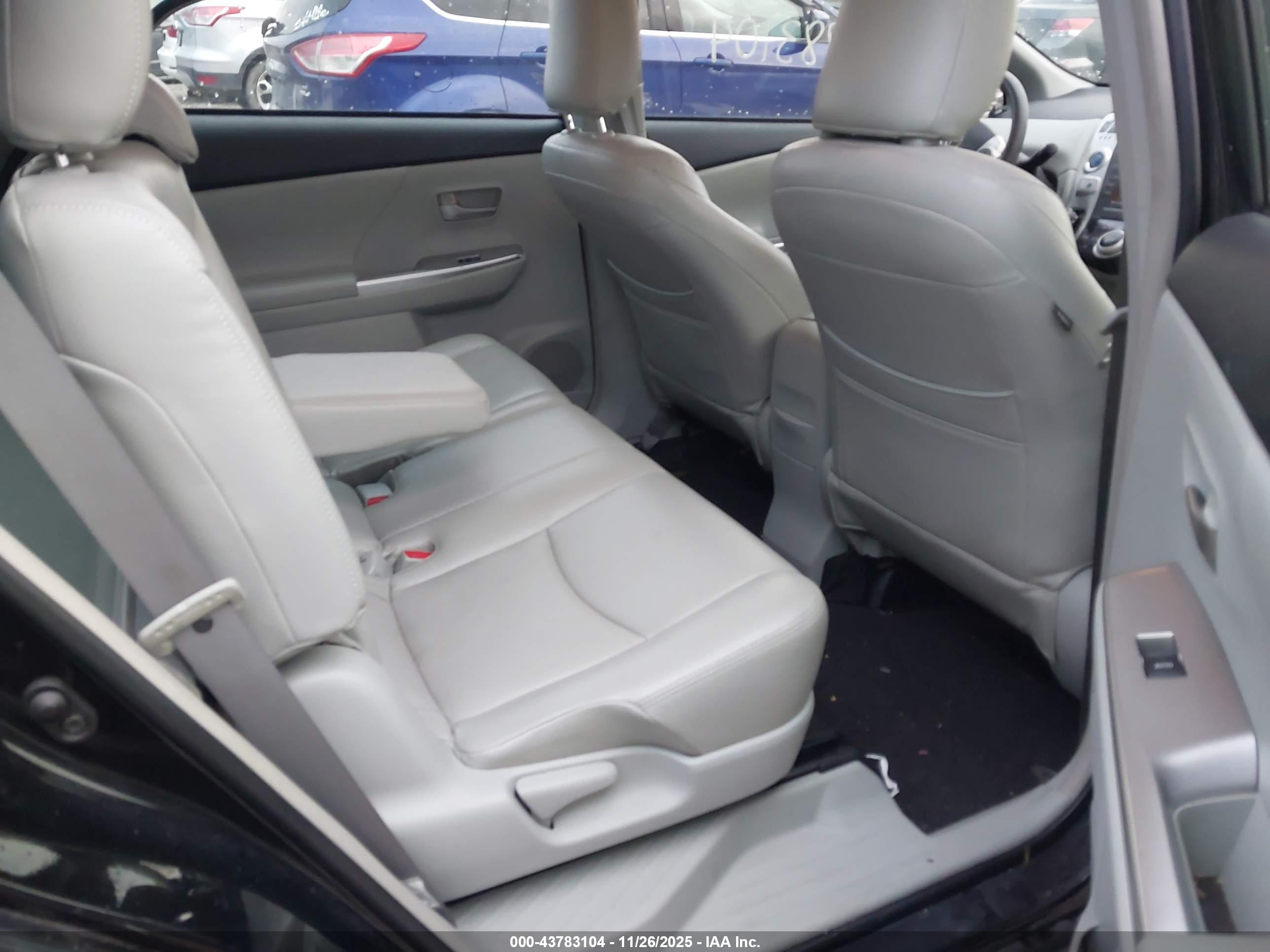 TOYOTA PRIUS image 8