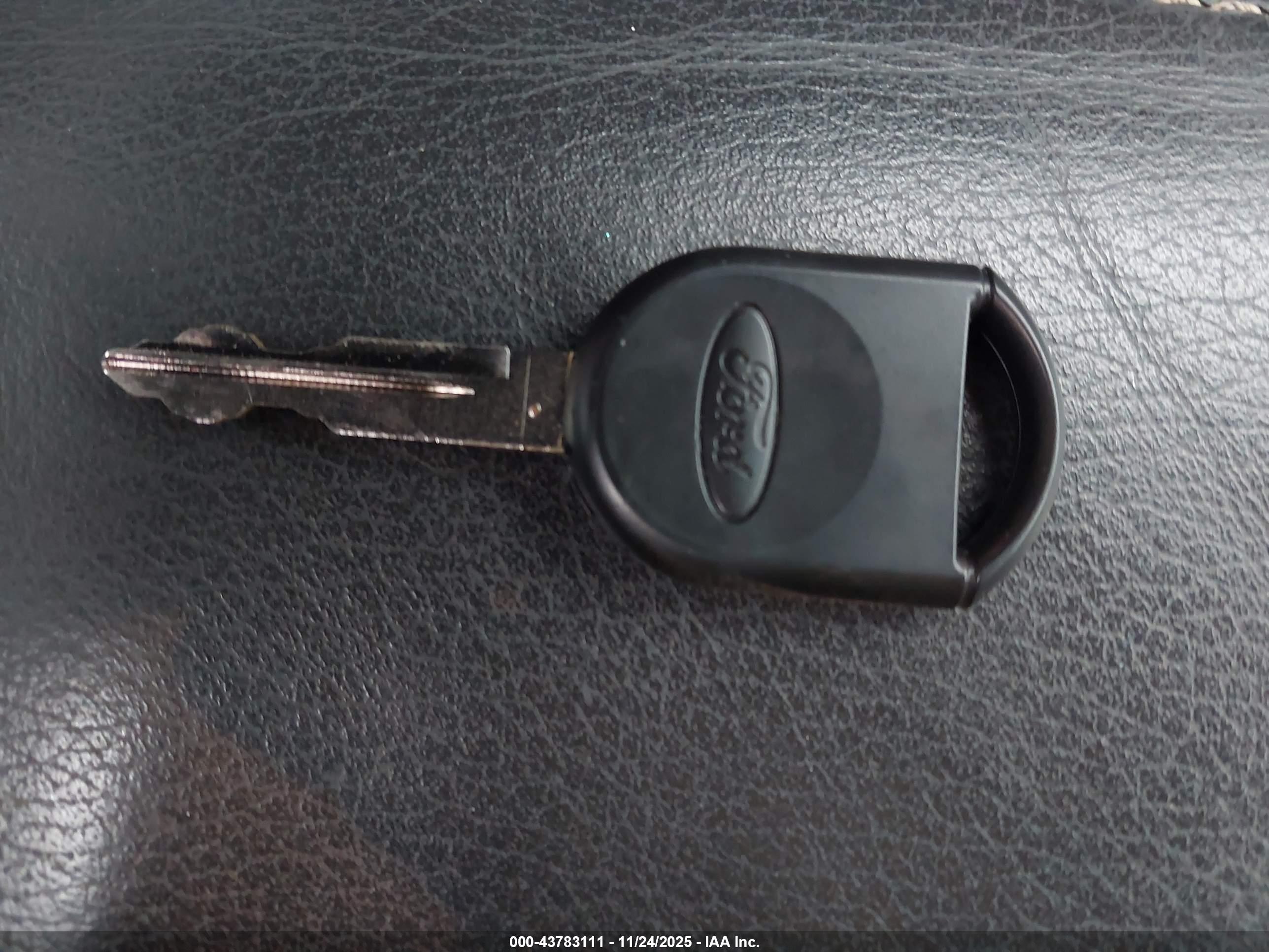 FORD FUSION image 11
