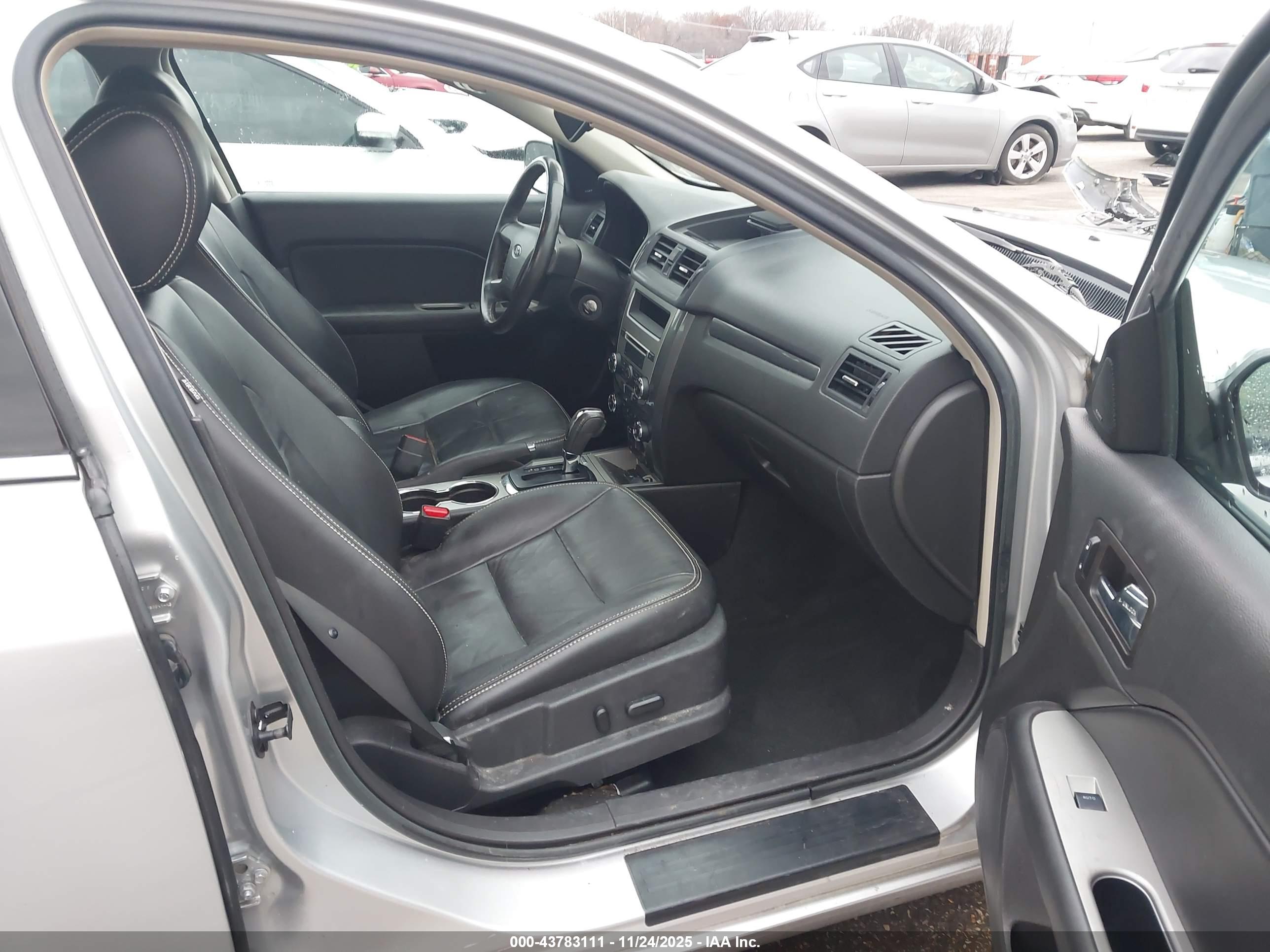 FORD FUSION image 5
