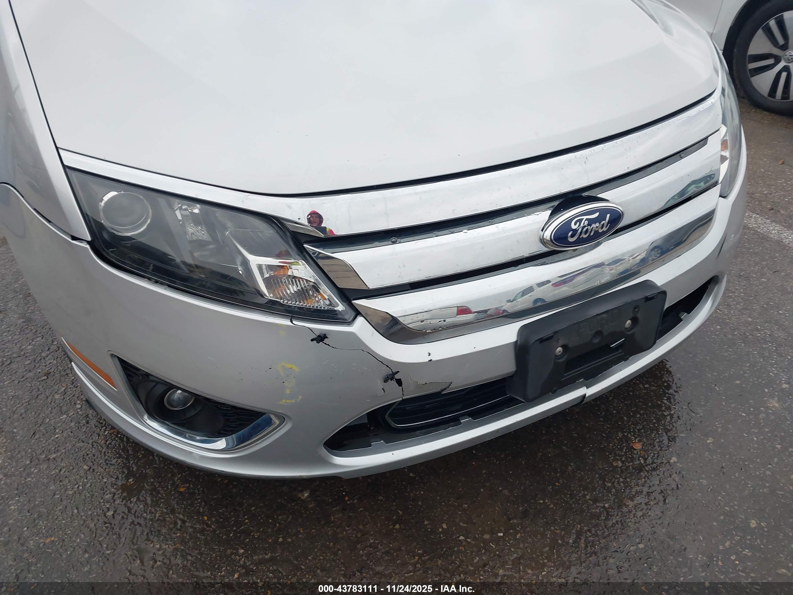 FORD FUSION image 6