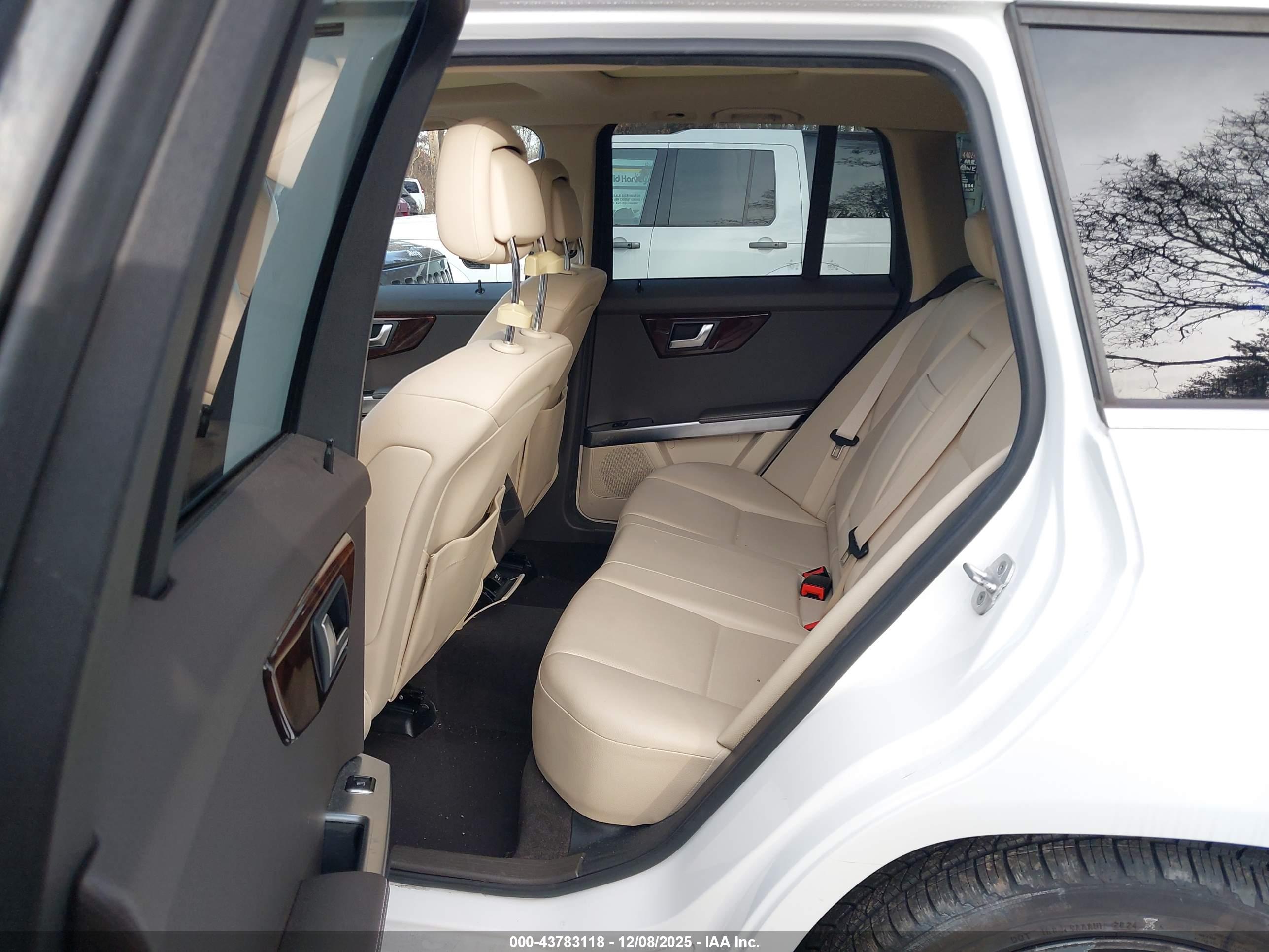 MERCEDES-BENZ GLK image 8