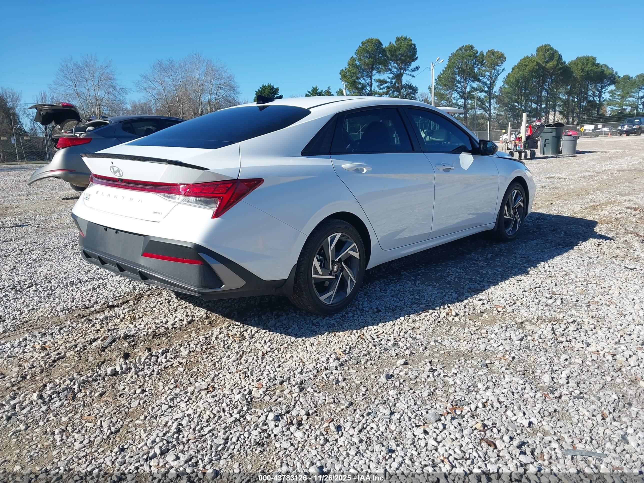 HYUNDAI ELANTRA image 4