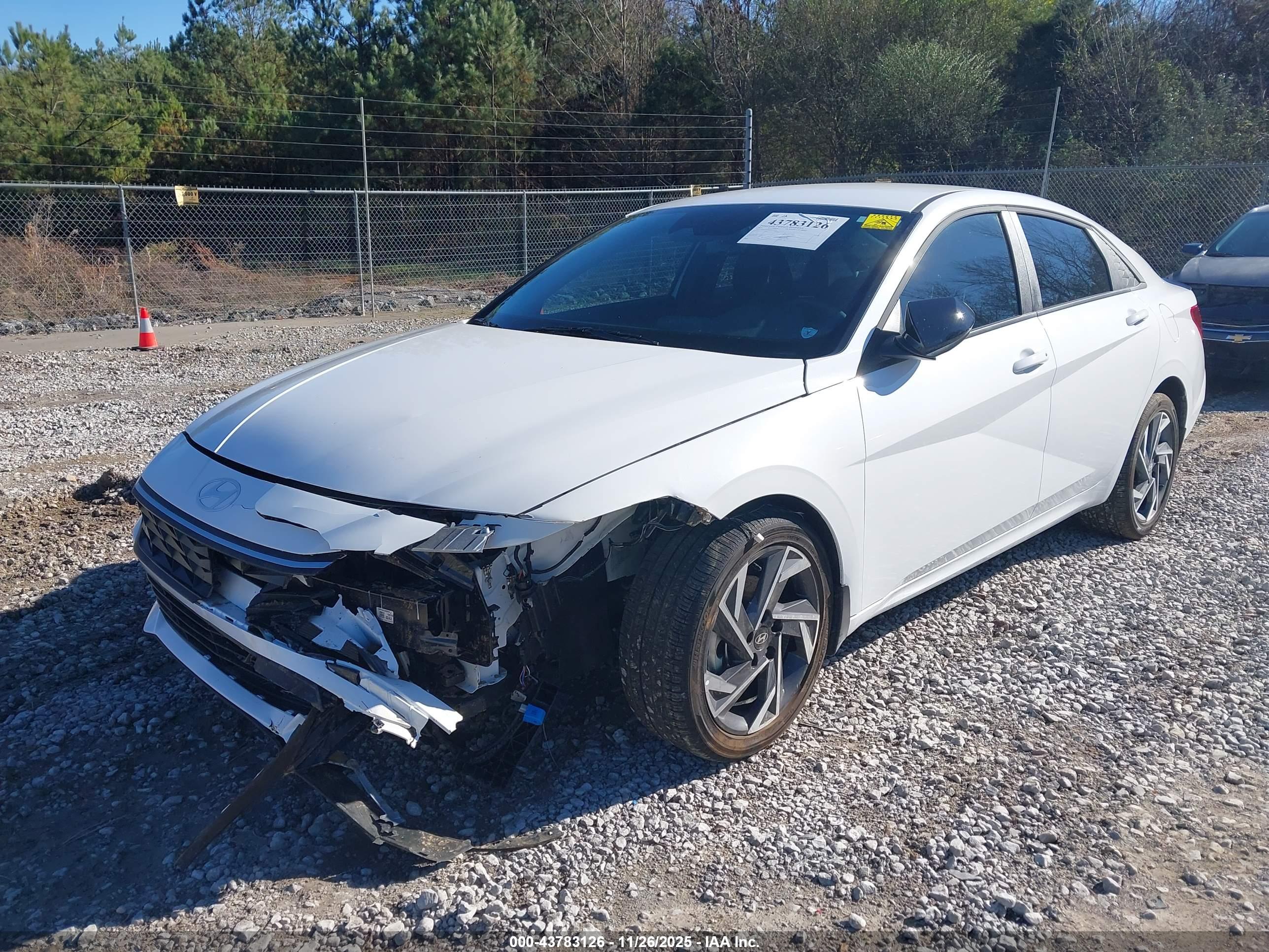 HYUNDAI ELANTRA image 6