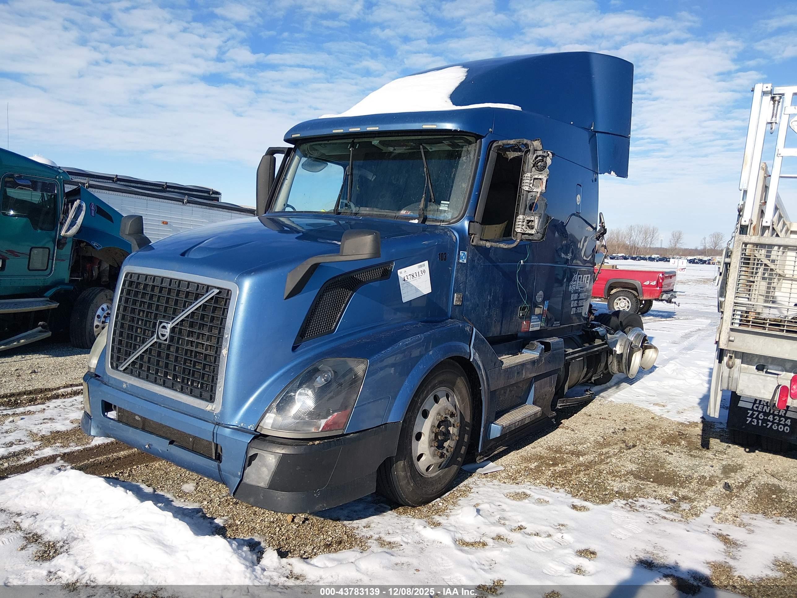 VOLVO VN image 2