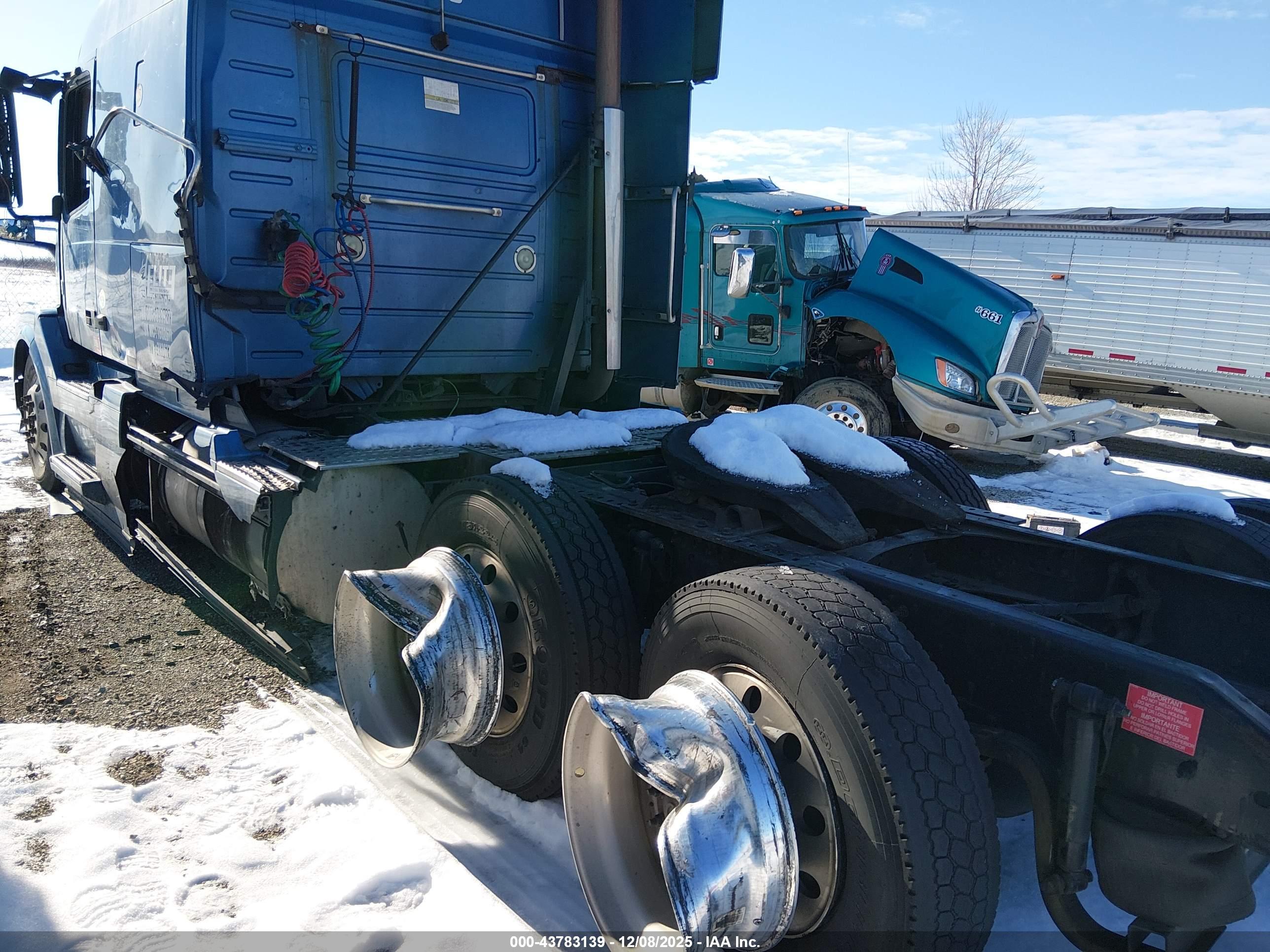 VOLVO VN image 3