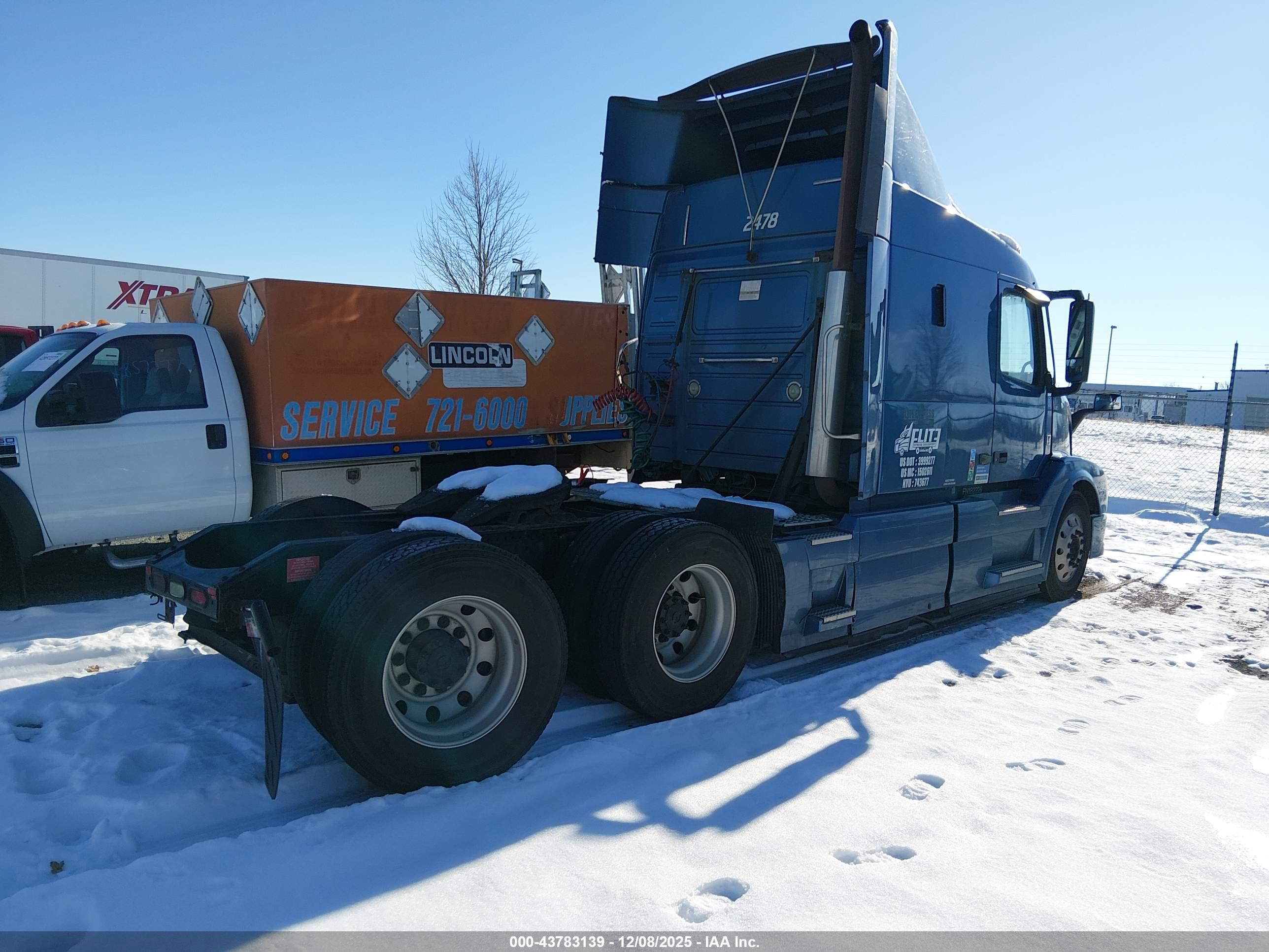 VOLVO VN image 4